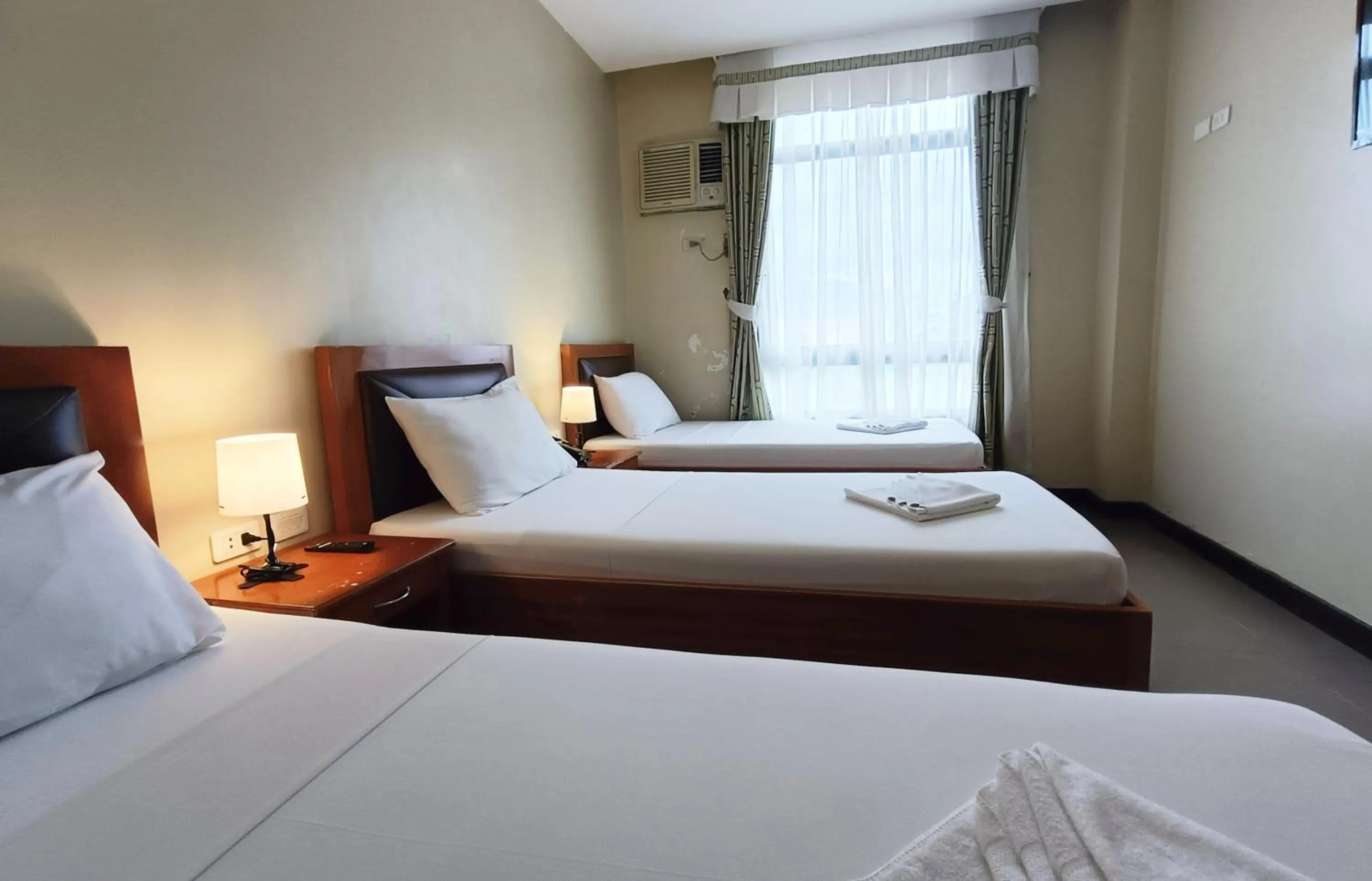 Bed in Fuente Oro Business Suites Cebu