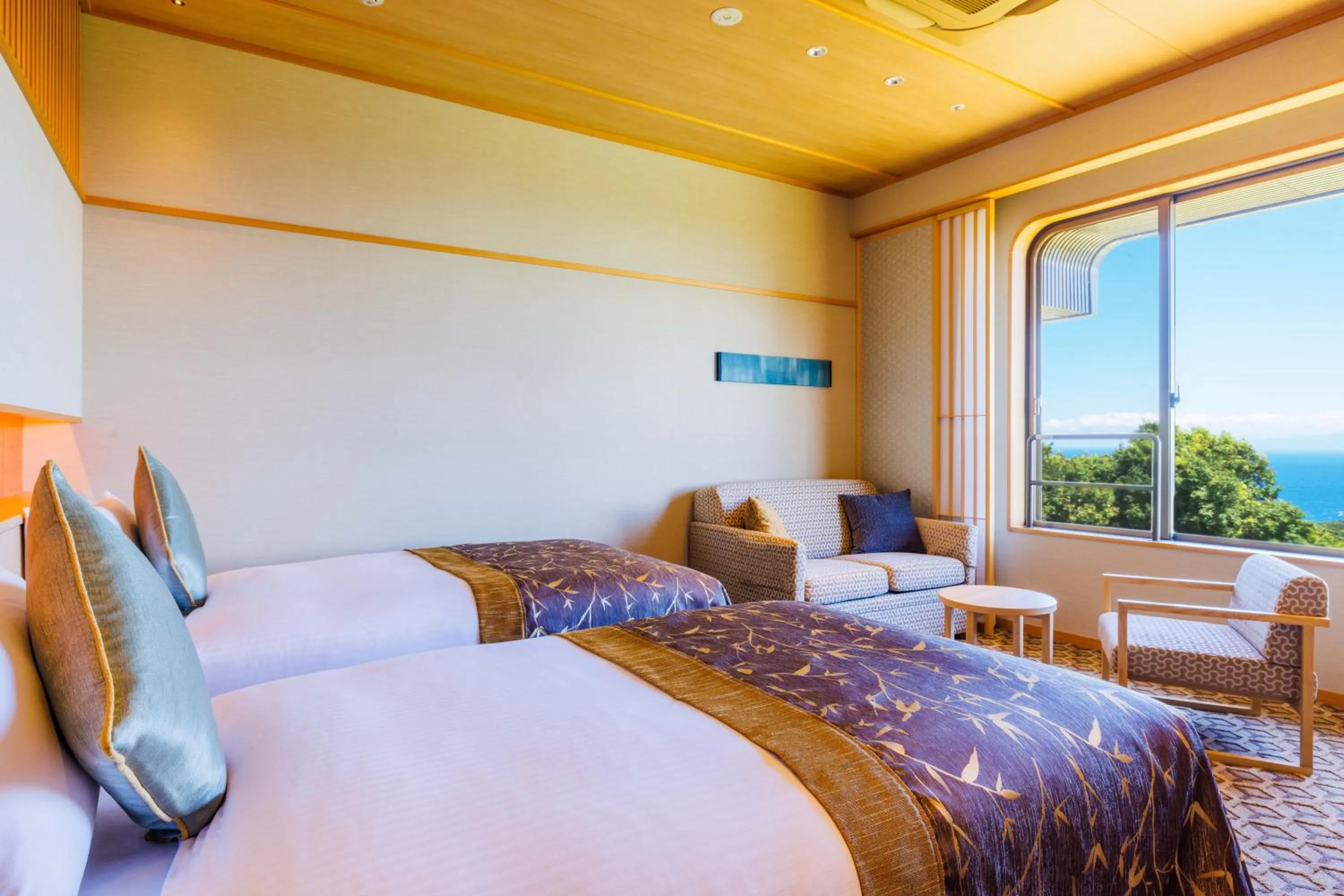 Photo of the whole room, Bed in KAMENOI HOTEL Izukogen