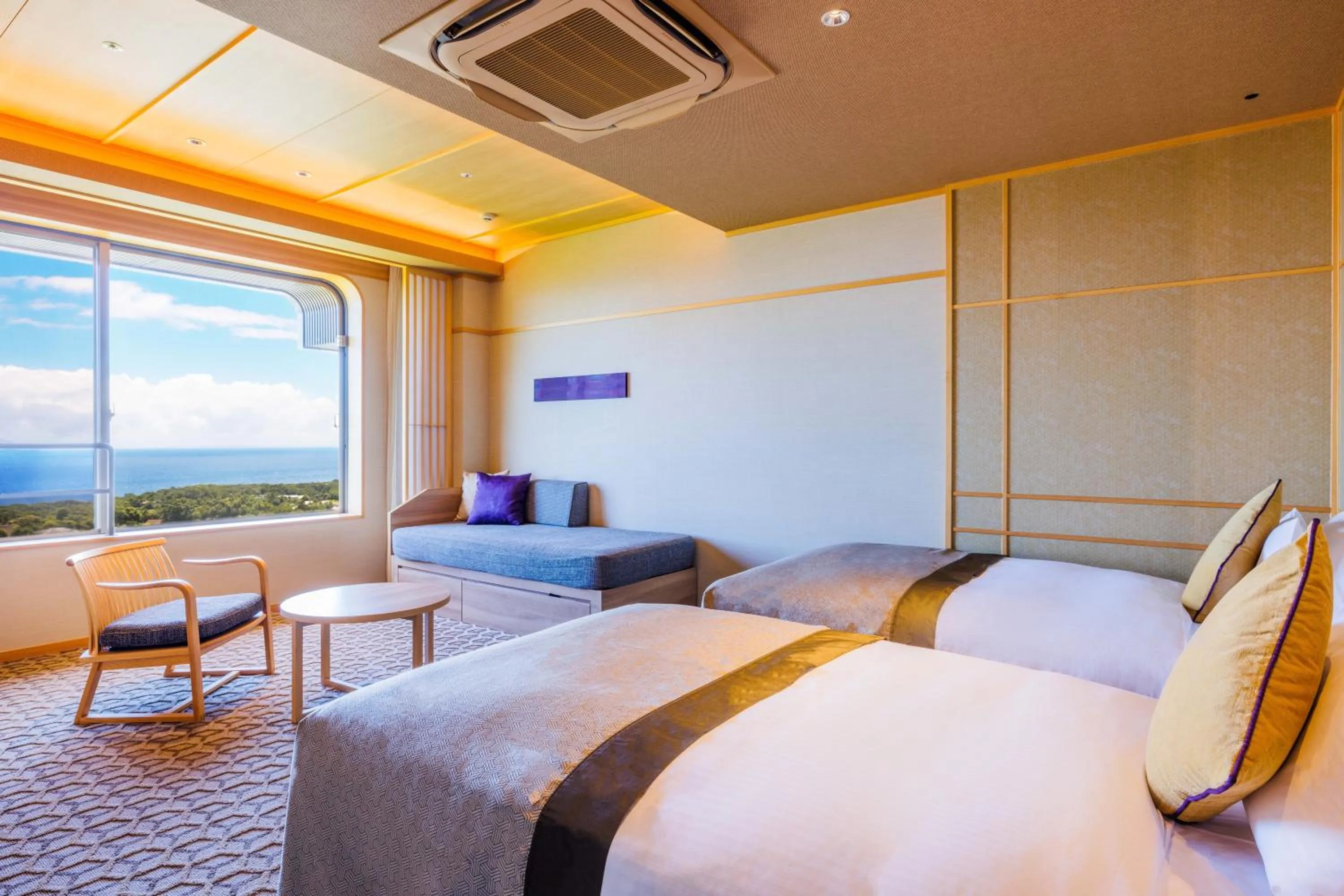 Photo of the whole room, Bed in KAMENOI HOTEL Izukogen