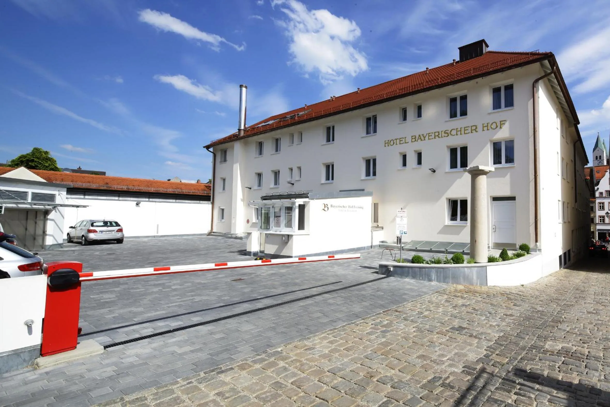 Facade/entrance in Bayerischer Hof