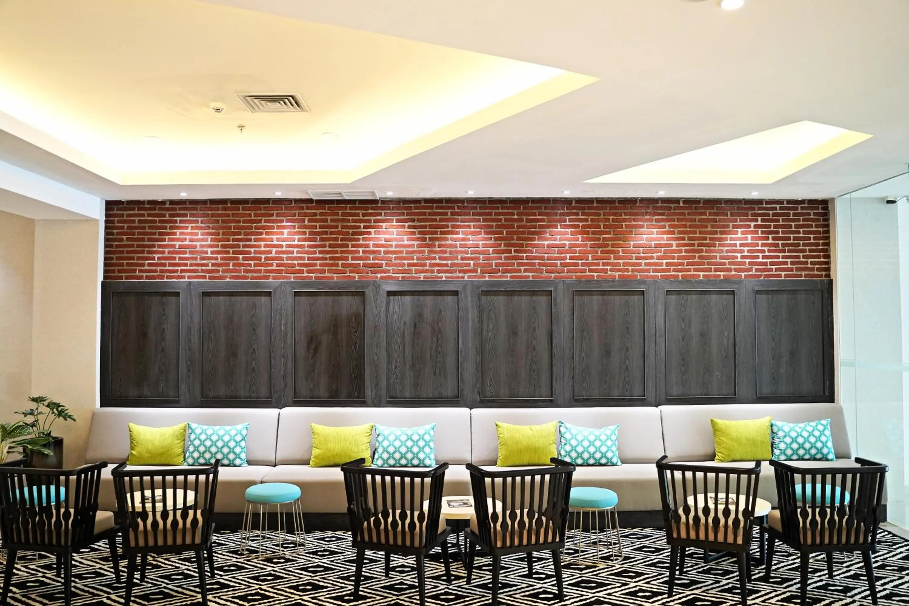 Restaurant/places to eat in PALM PARK Hotel Surabaya