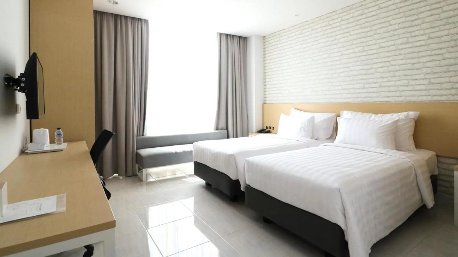 Bed in PALM PARK Hotel Surabaya