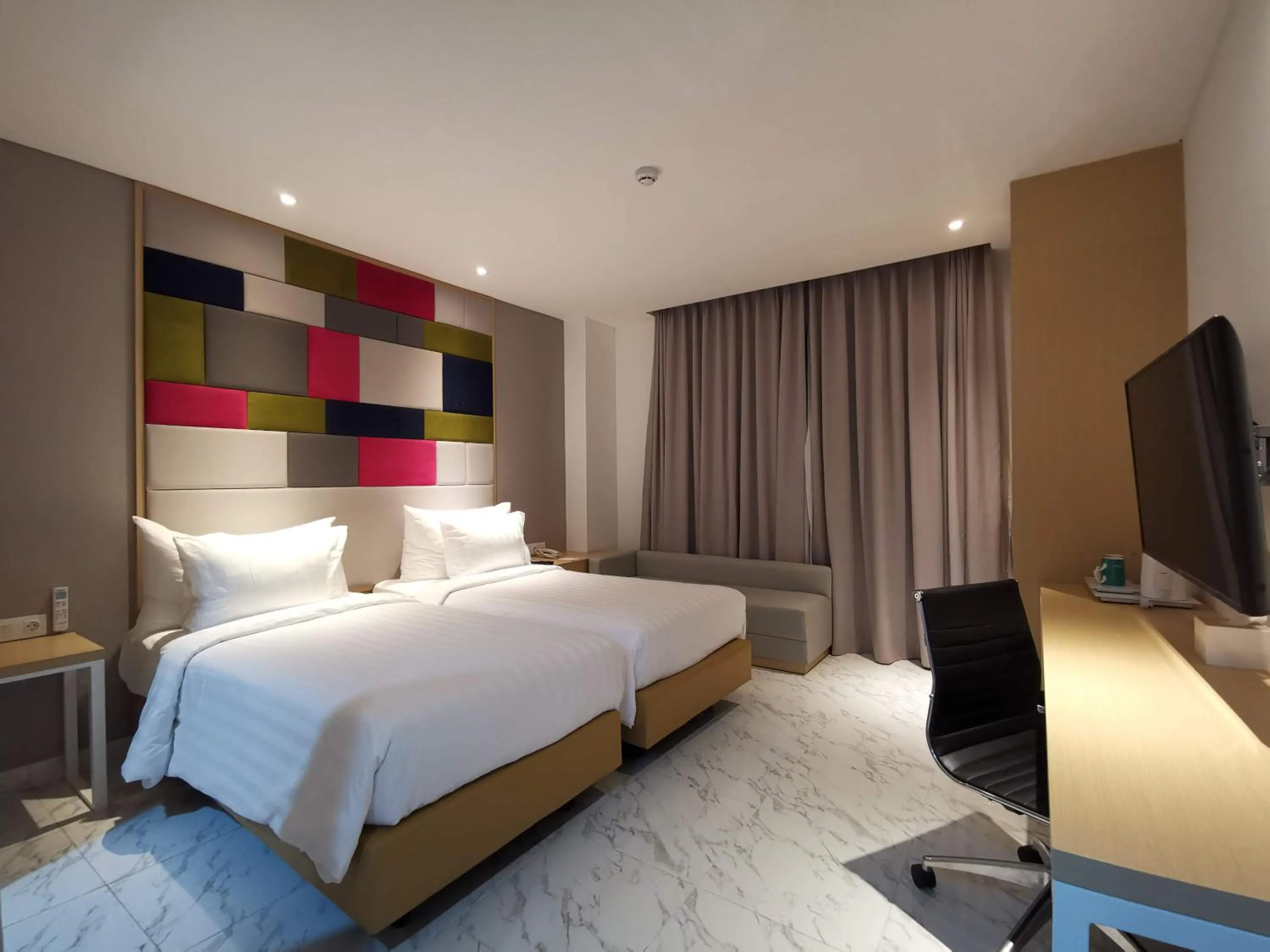 Bed in PALM PARK Hotel Surabaya