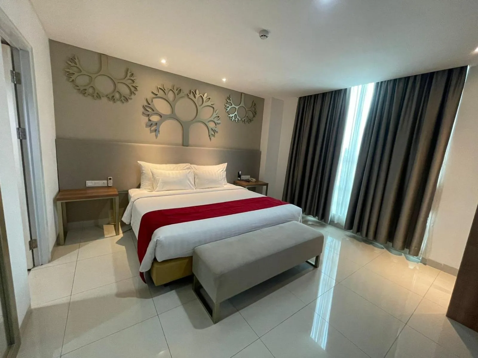 Bed in PALM PARK Hotel Surabaya
