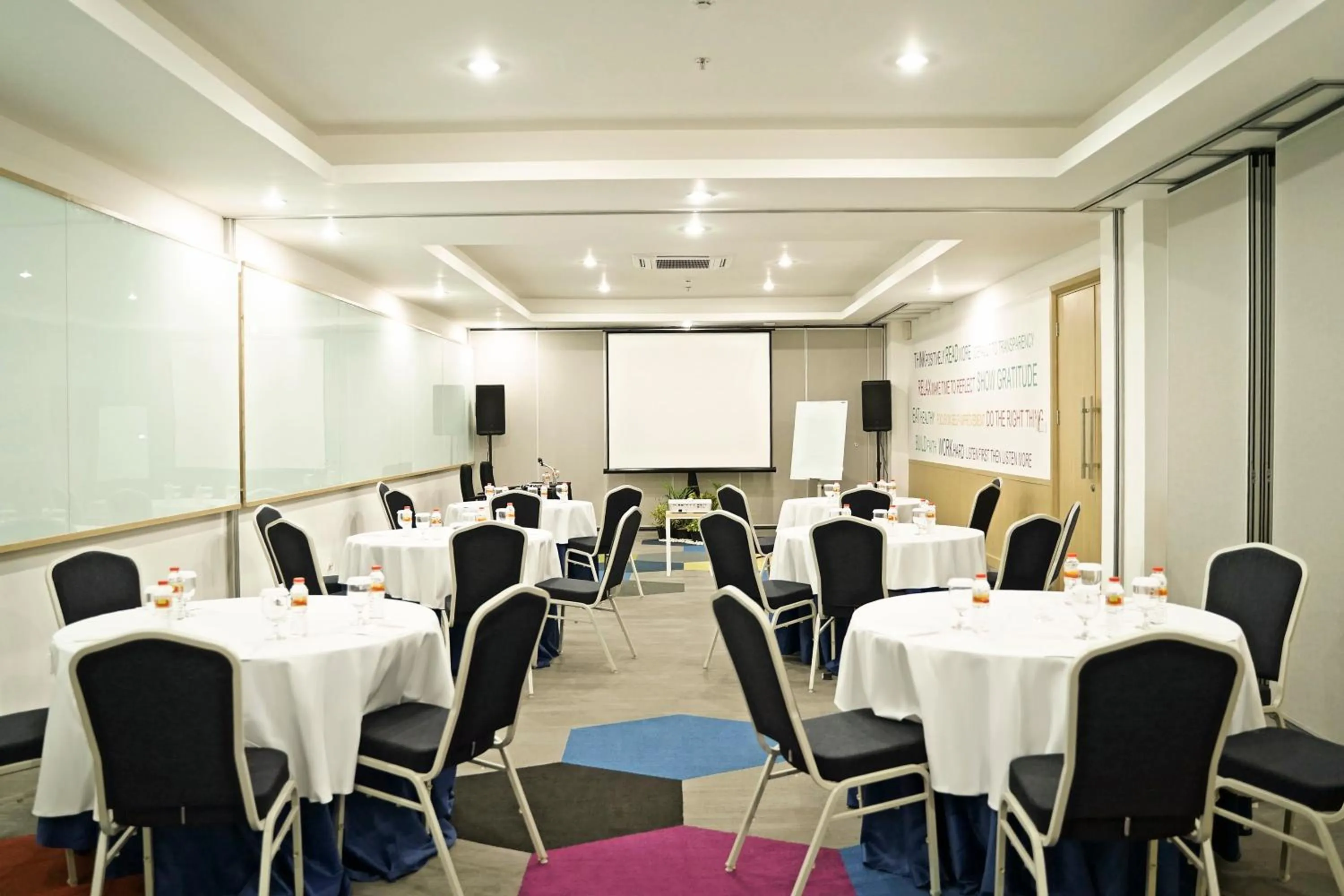 Business facilities in PALM PARK Hotel Surabaya