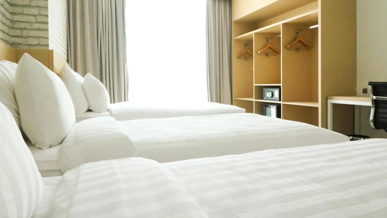Bed in PALM PARK Hotel Surabaya