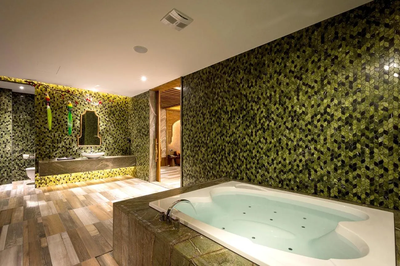 Shower in Norwegian Forest Leisure Motel