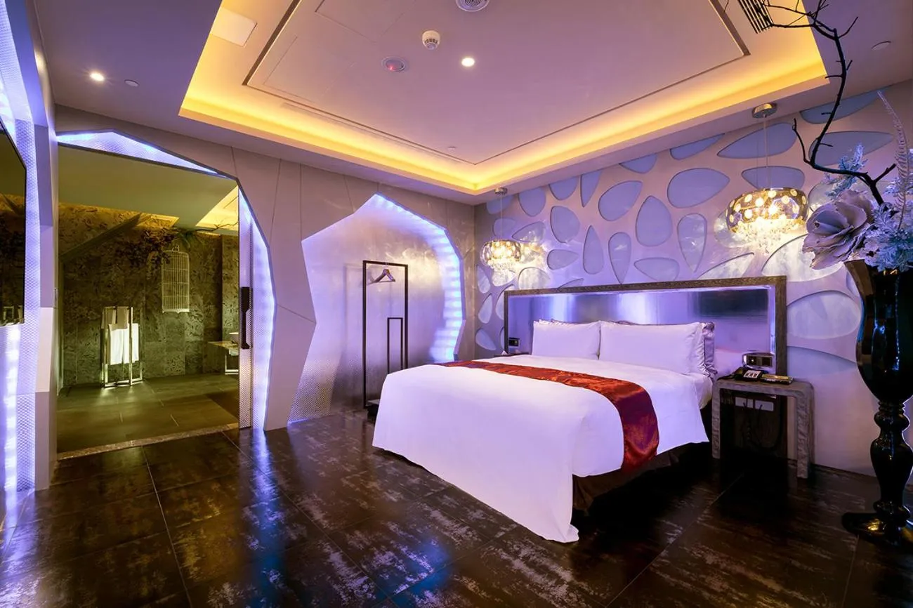 Decorative detail, Bed in Norwegian Forest Leisure Motel