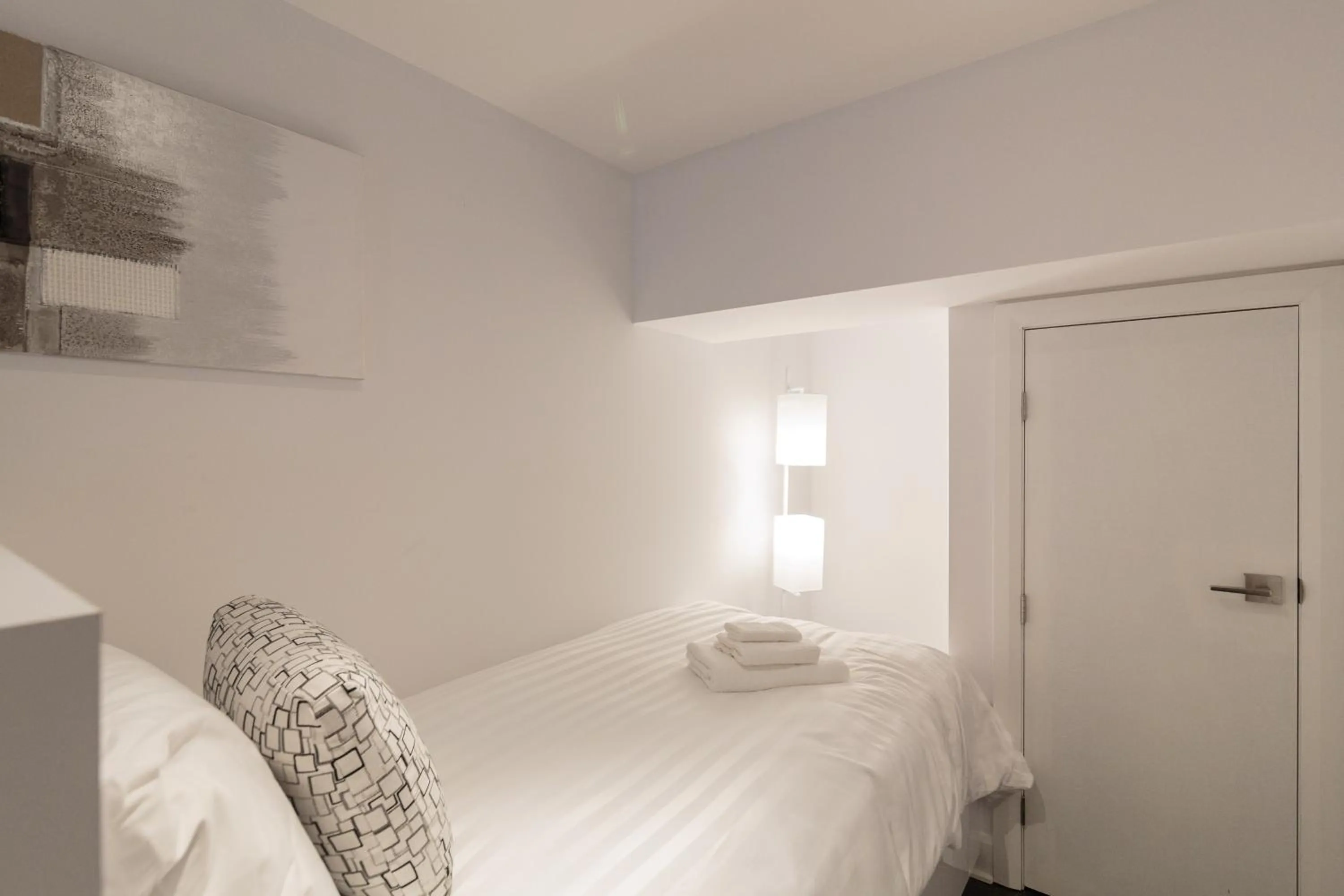 Bedroom, Bed in Parc Avenue Residences Mile End