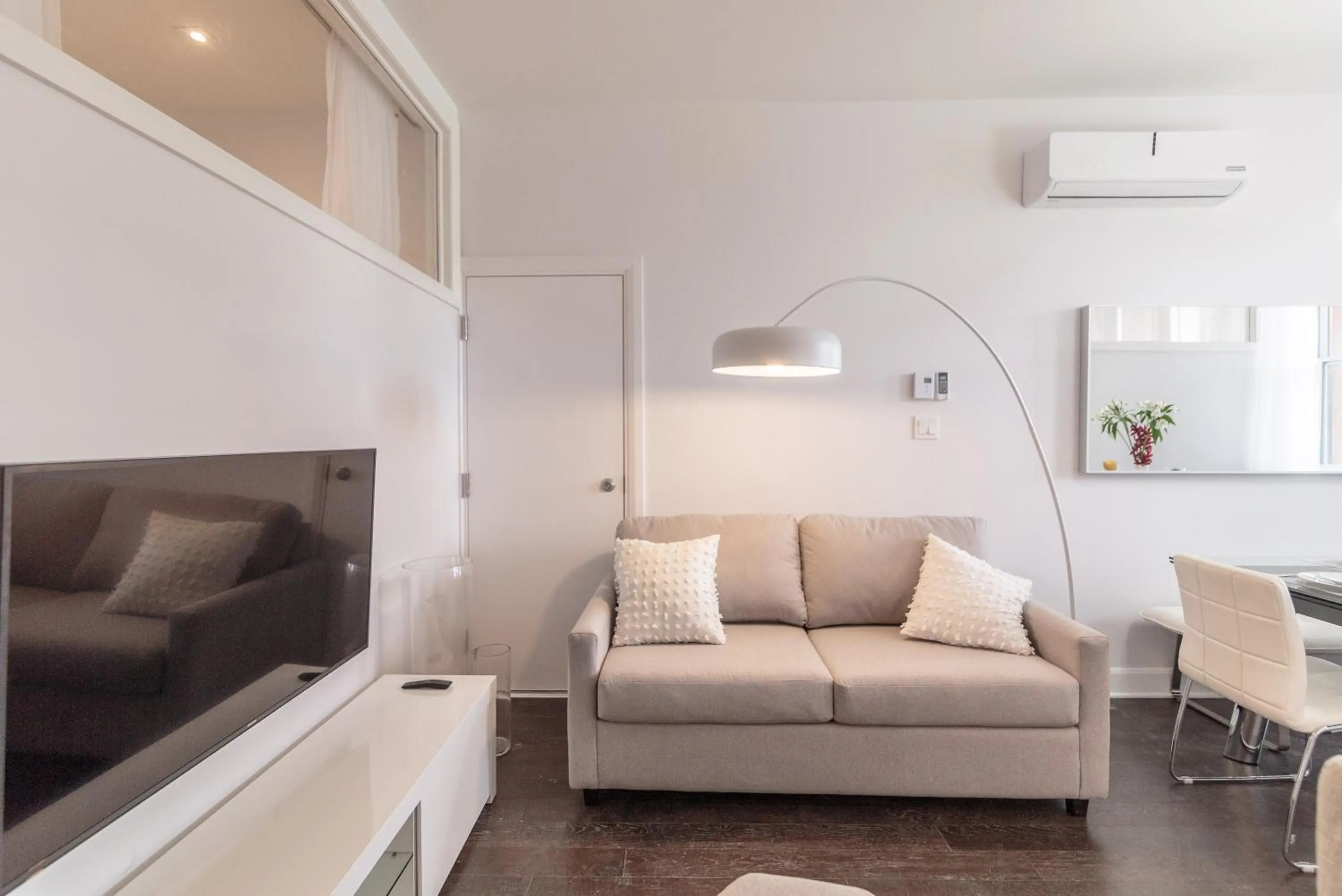 TV and multimedia in Parc Avenue Residences Mile End