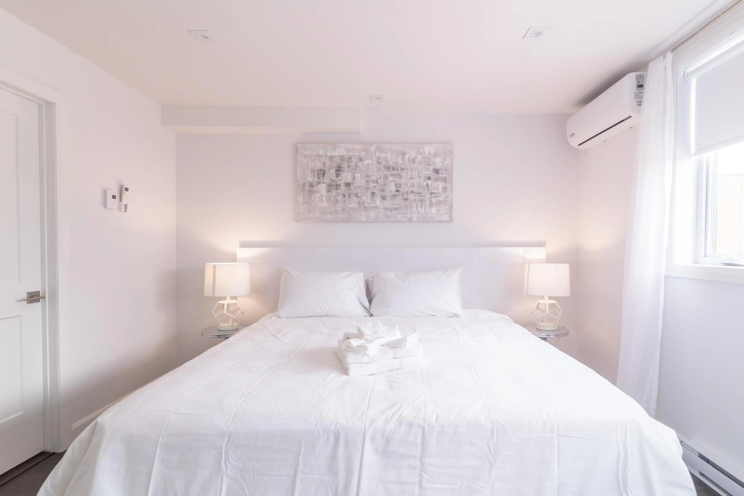 Bedroom, Bed in Parc Avenue Residences Mile End