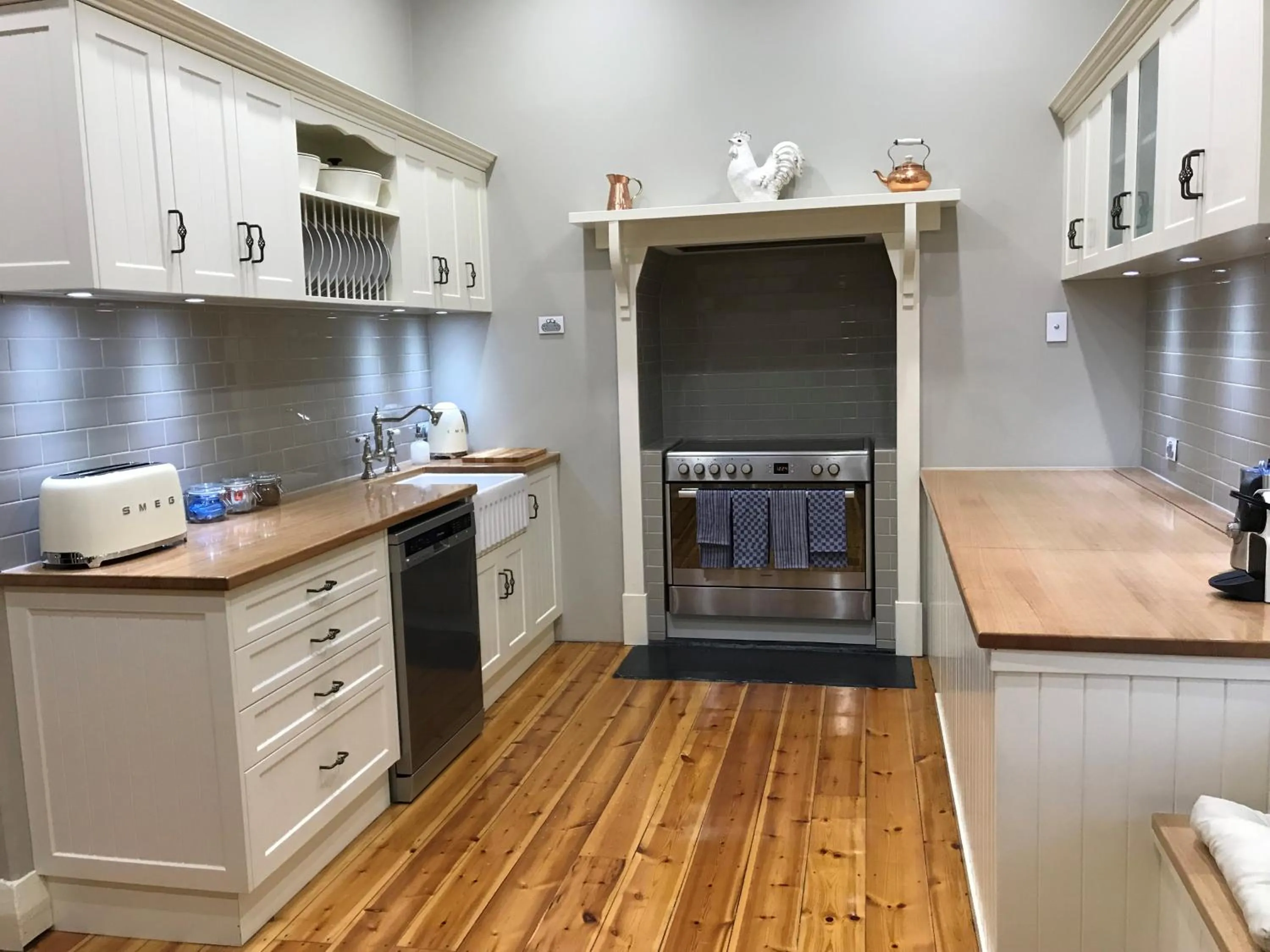 Kitchen or kitchenette in Ambrosia Holiday Home