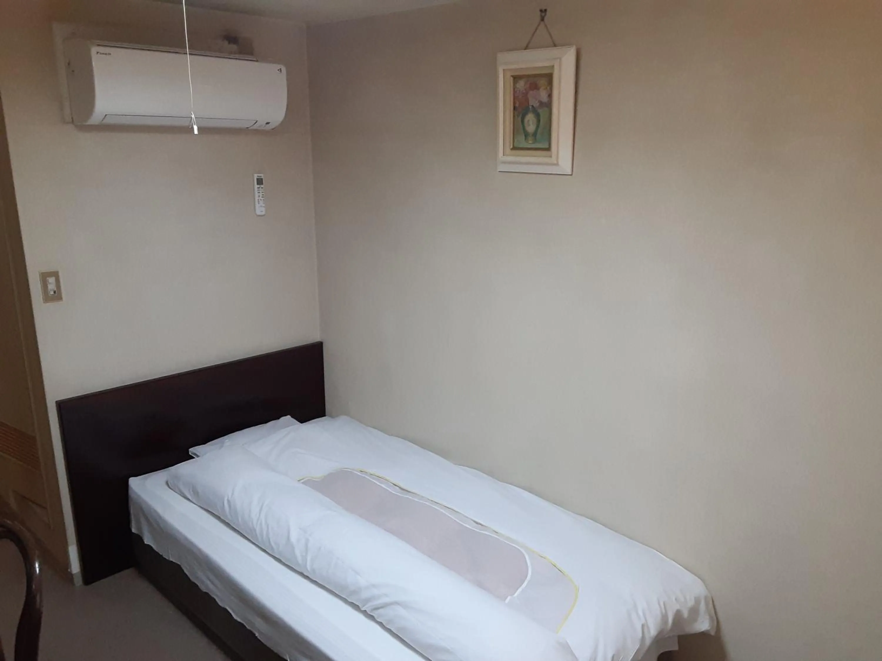 Bed in Aoi Business Hotel