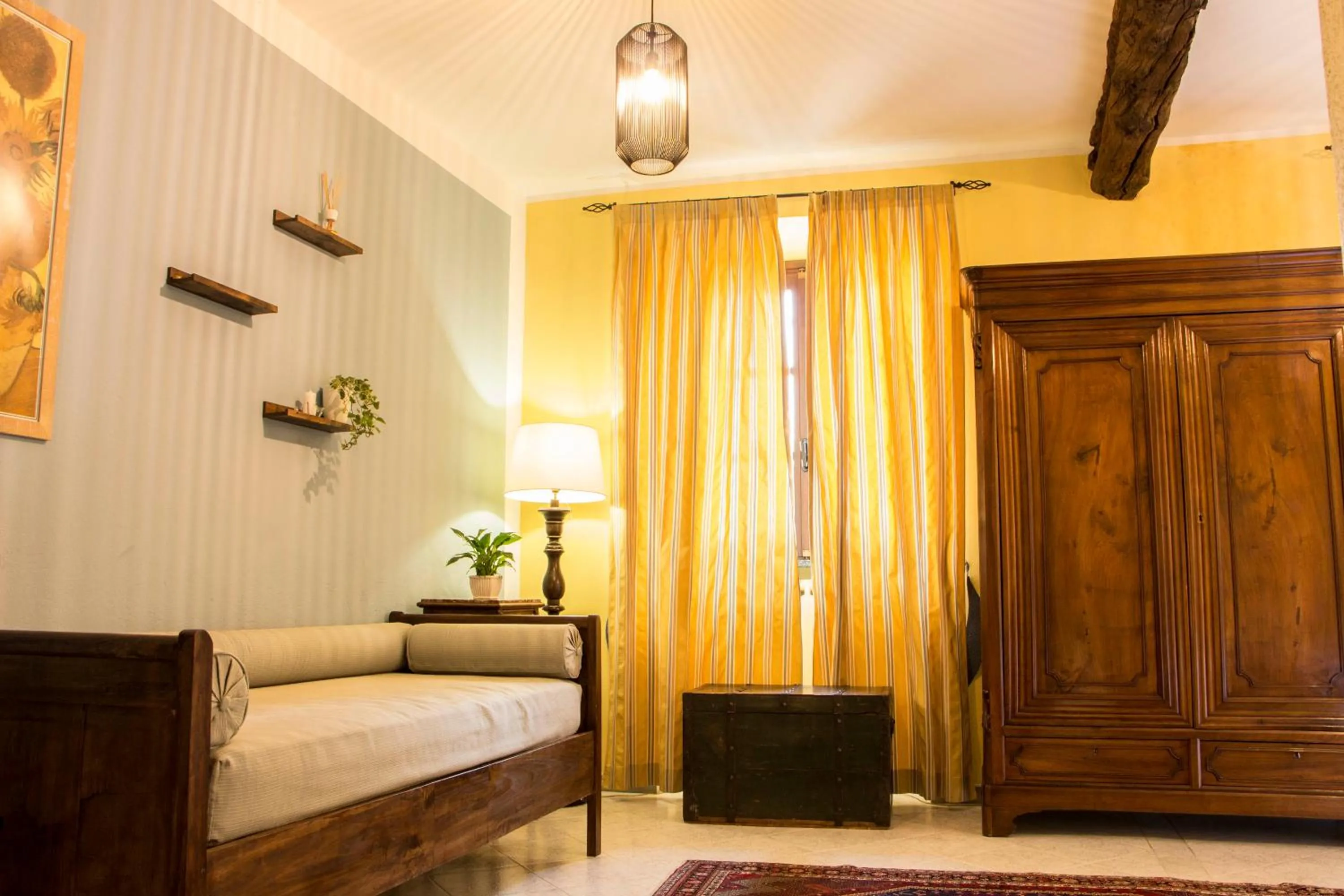 Living room, Bed in L'Aromatario