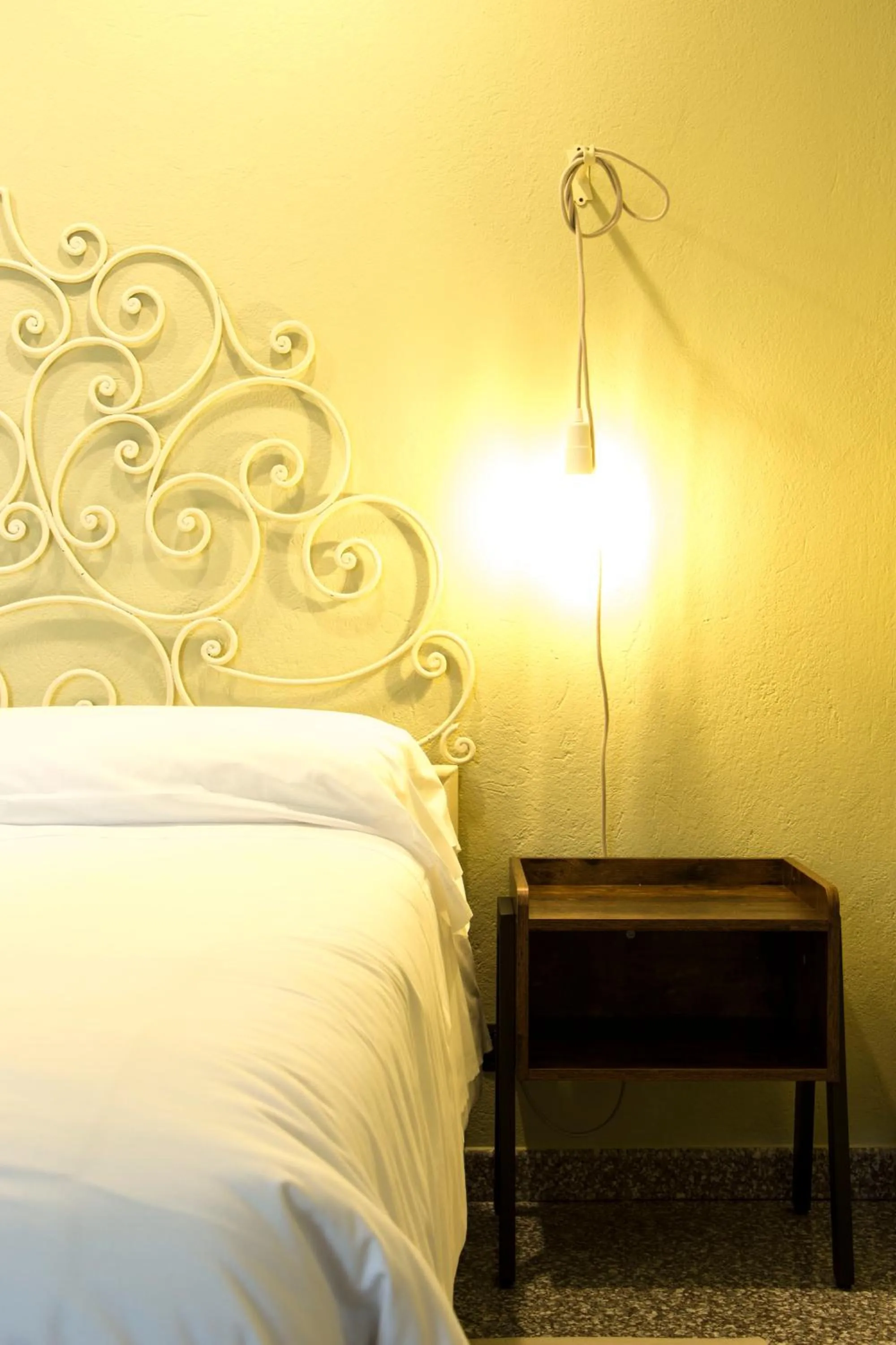 Bedroom, Bed in L'Aromatario