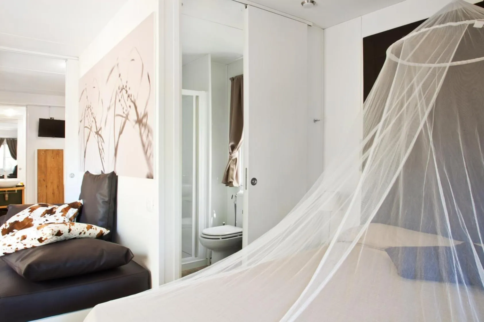 Shower, Bed in Camping Maremma Sans Souci