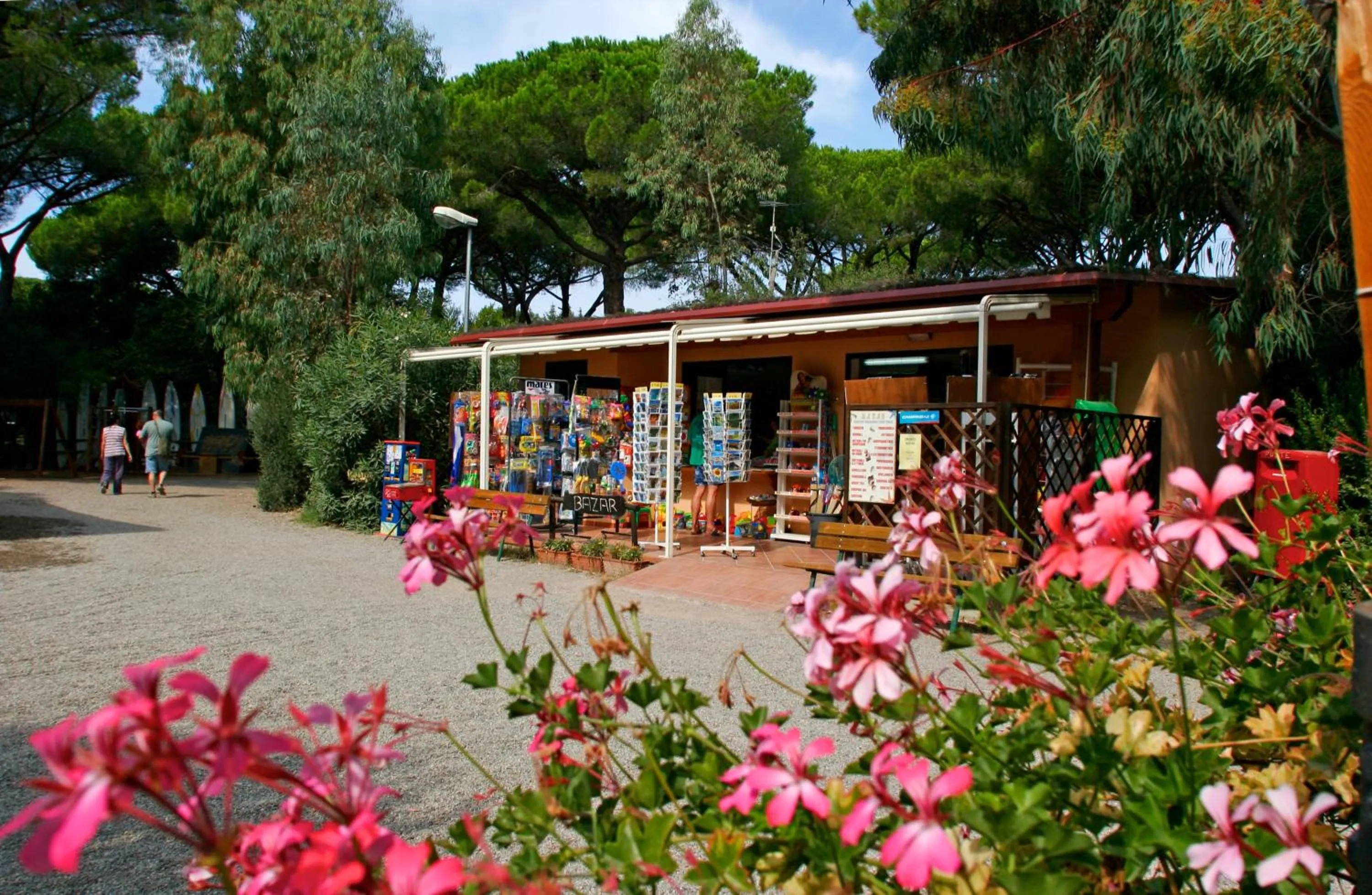 On-site shops in Camping Maremma Sans Souci