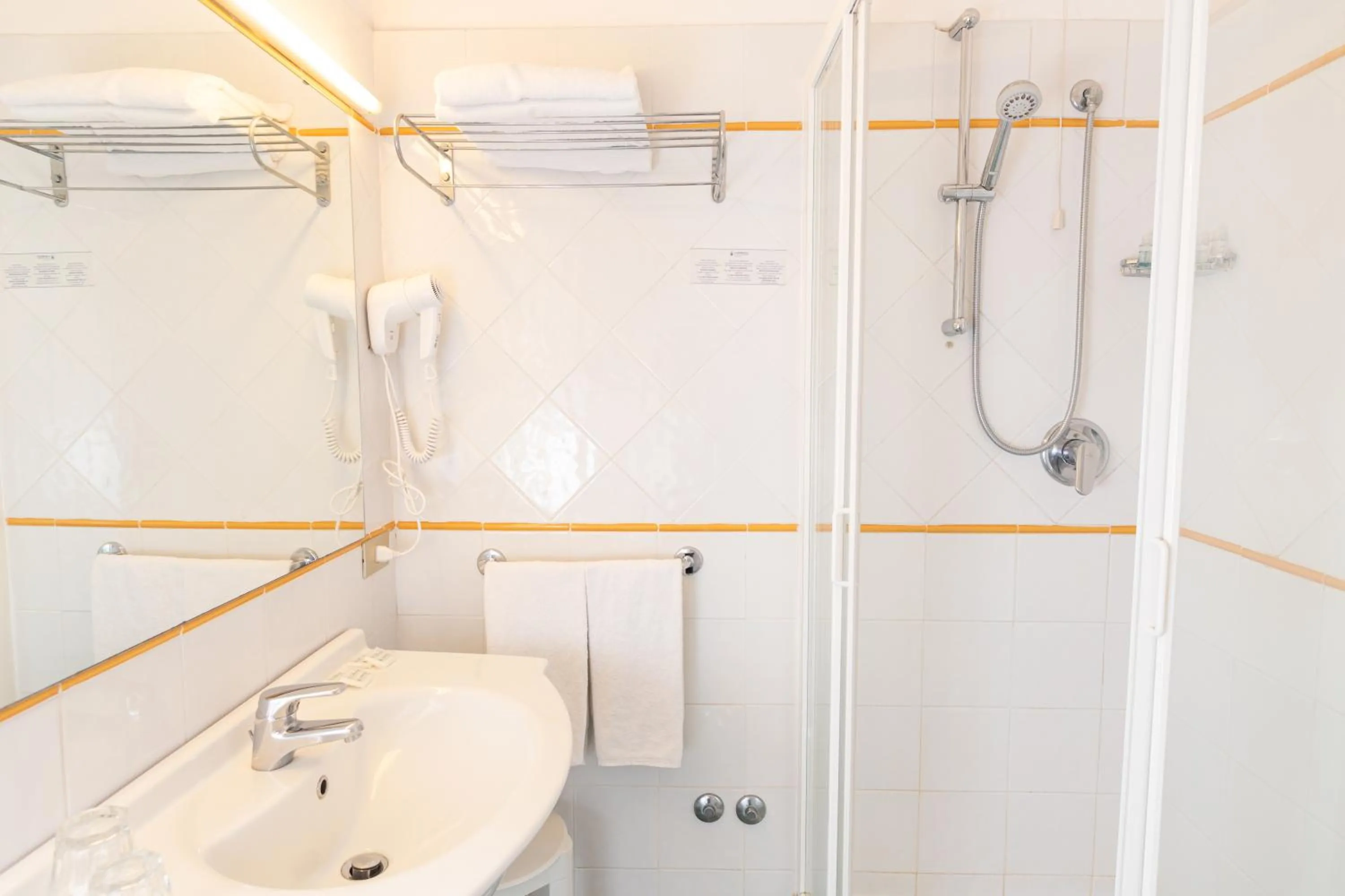 Shower in Cav Approdo