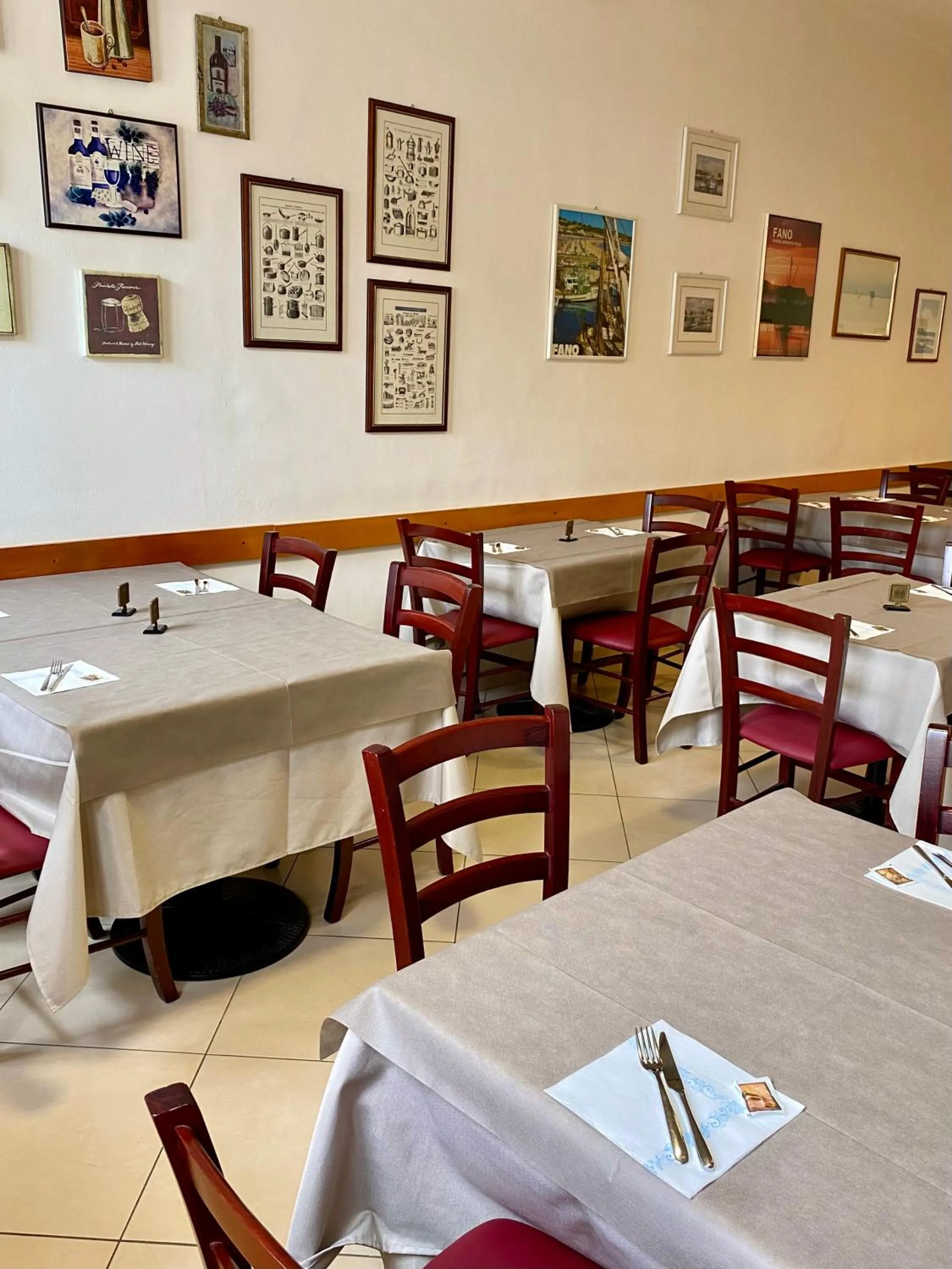 Restaurant/places to eat in Hotel Amelia