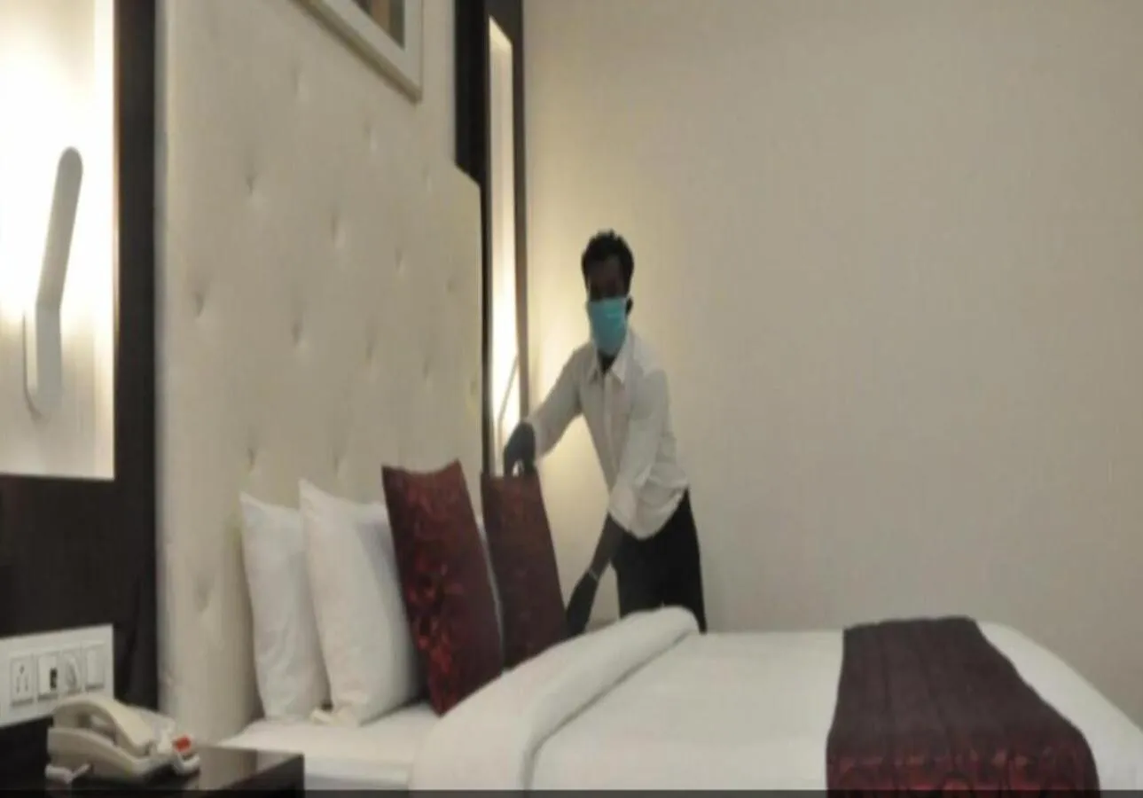 Staff, Bed in Hotel Star Palace - Rameswaram Tamil Nadu
