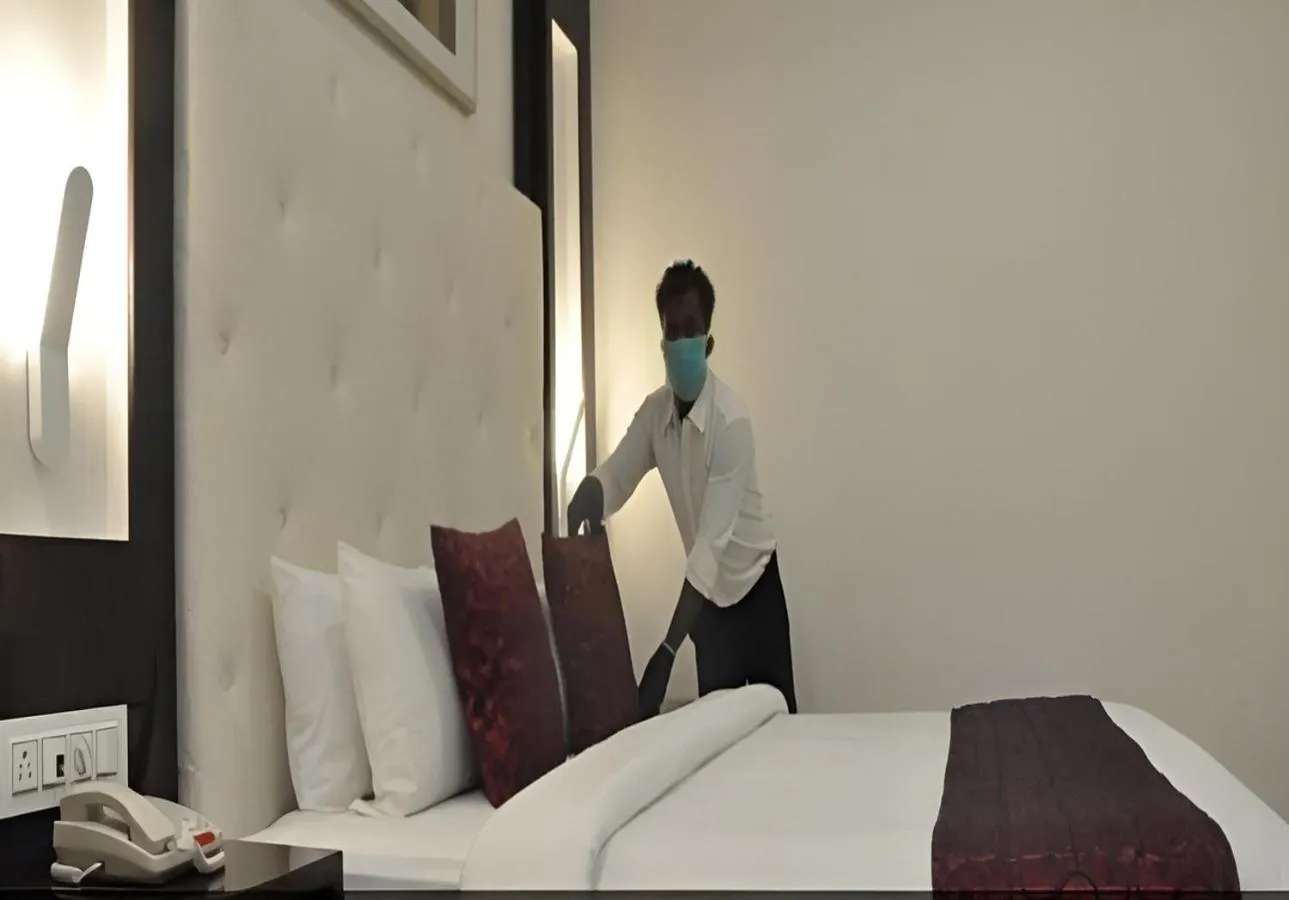 Staff, Bed in Hotel Star Palace - Rameswaram Tamil Nadu