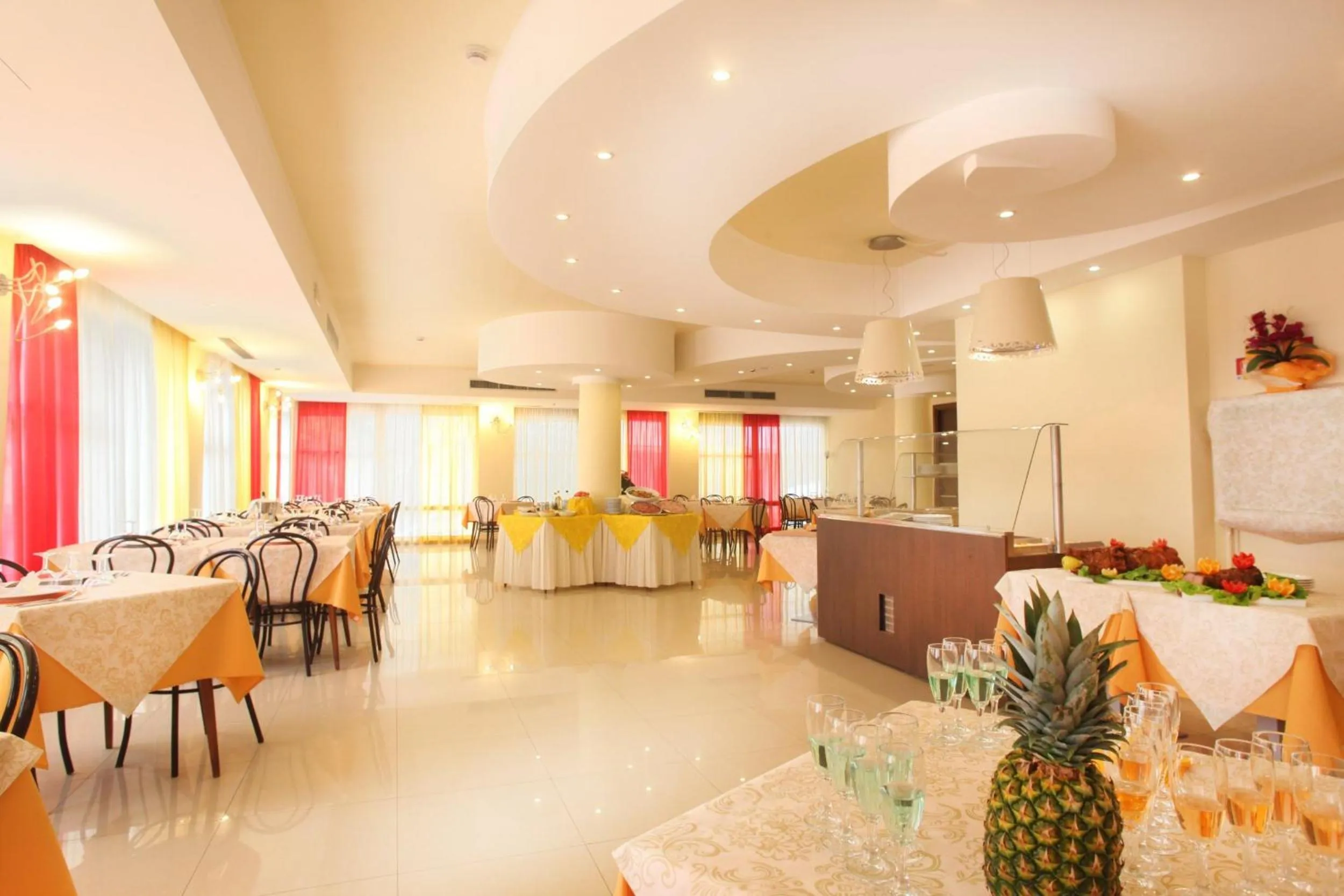 Restaurant/places to eat in Hotel Mimosa