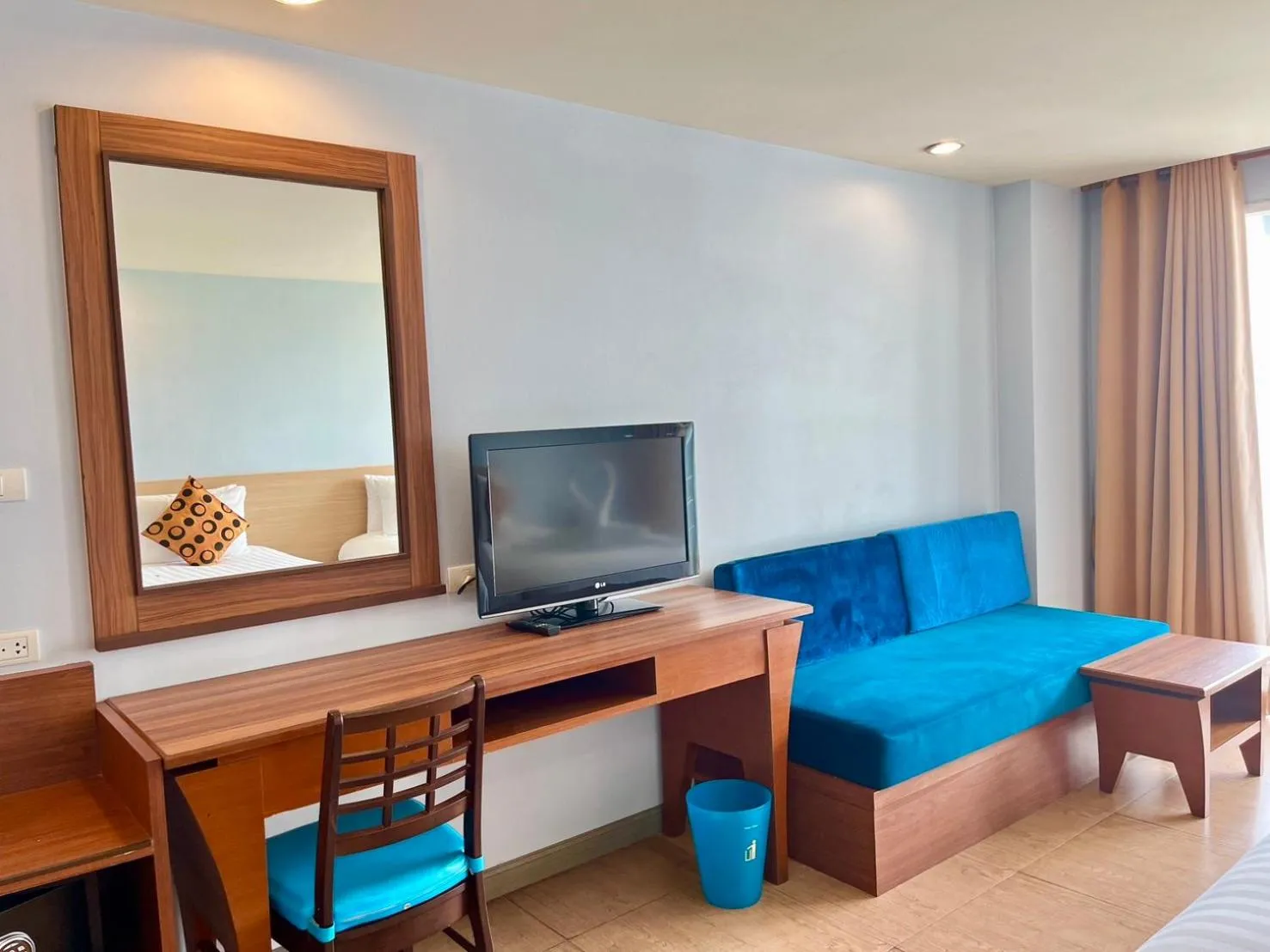 TV and multimedia in Saisawan Beach Luxury Hotel