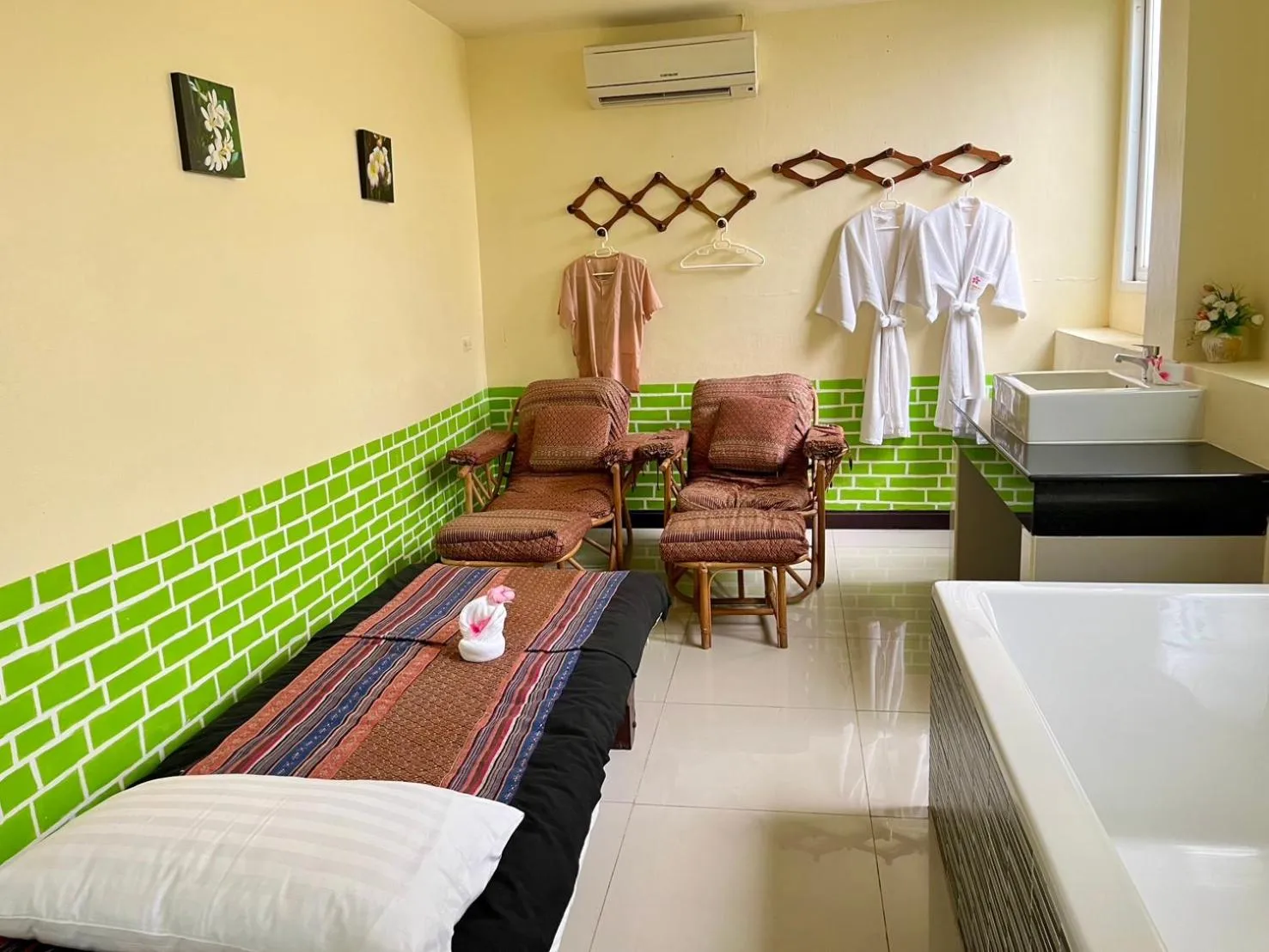 Spa and wellness centre/facilities, Bed in Saisawan Beach Luxury Hotel