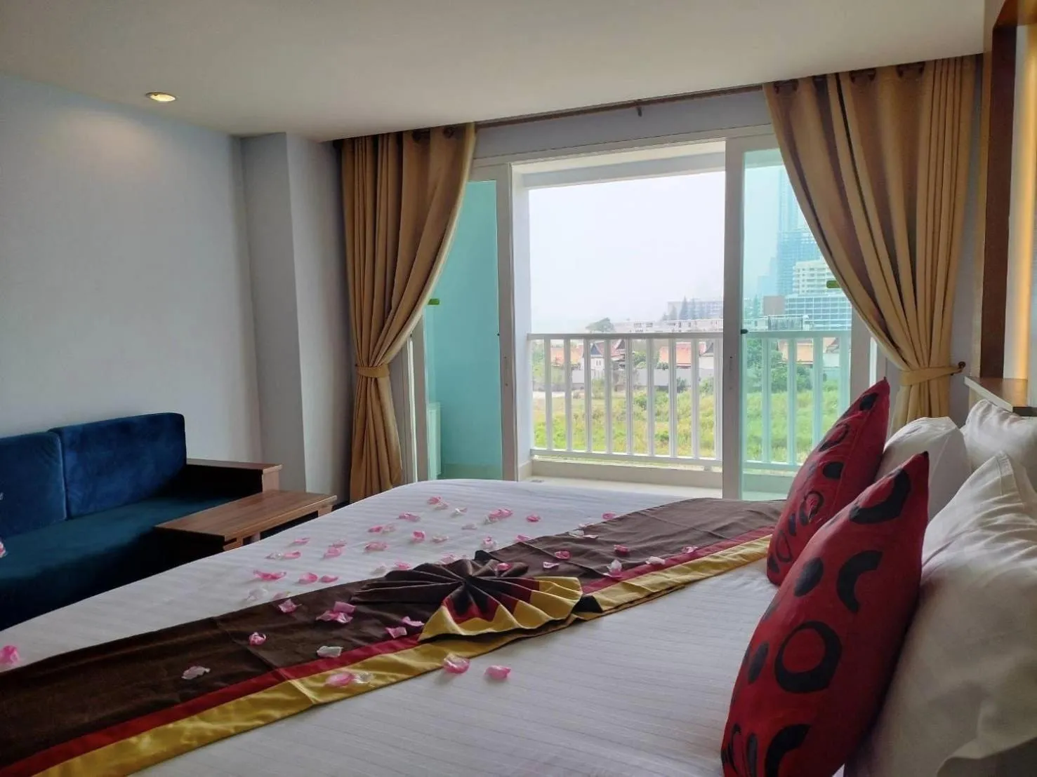 Bed in Saisawan Beach Luxury Hotel