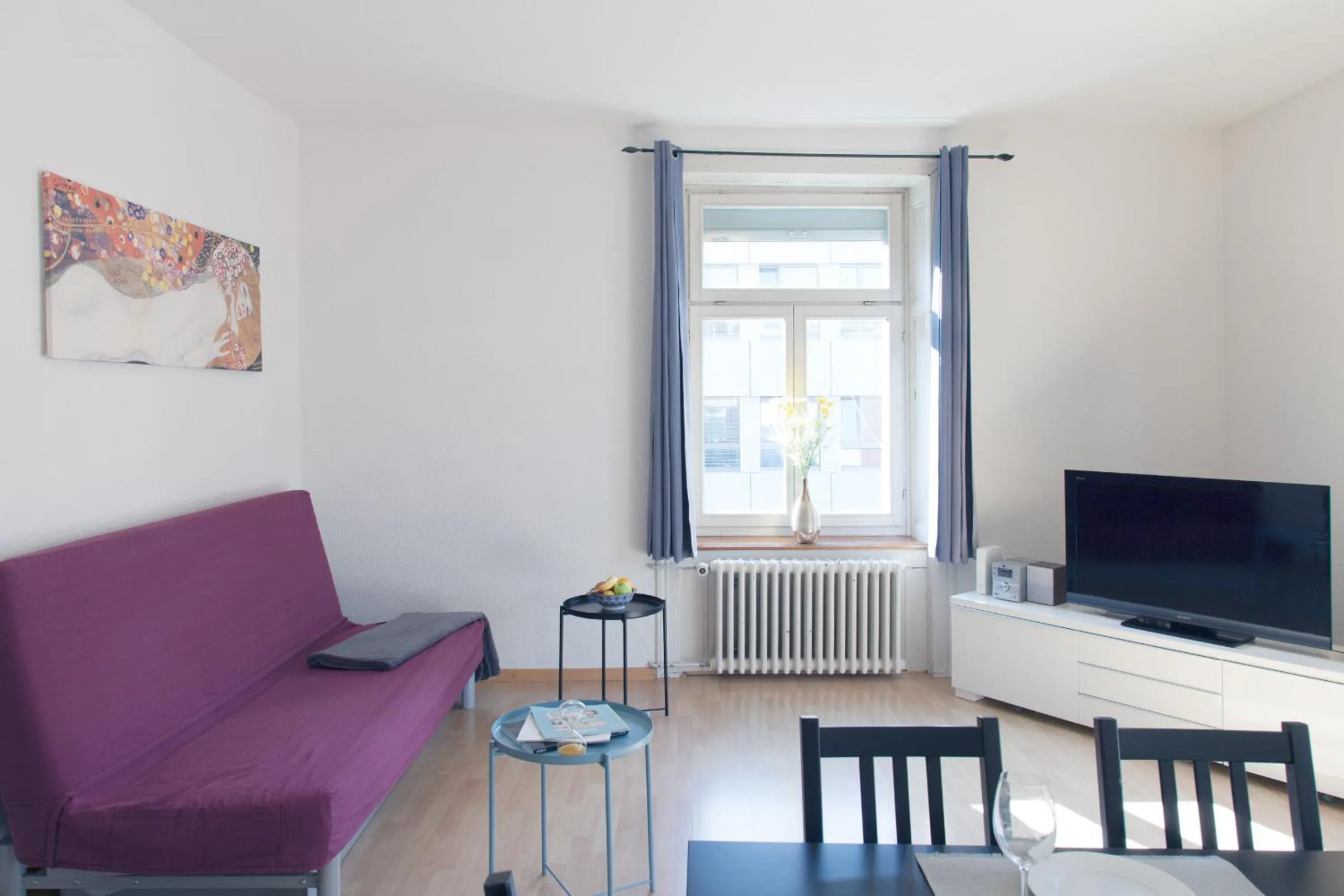 Communal lounge/ TV room in HITrental Seefeld - Kreuzstrasse Apartments