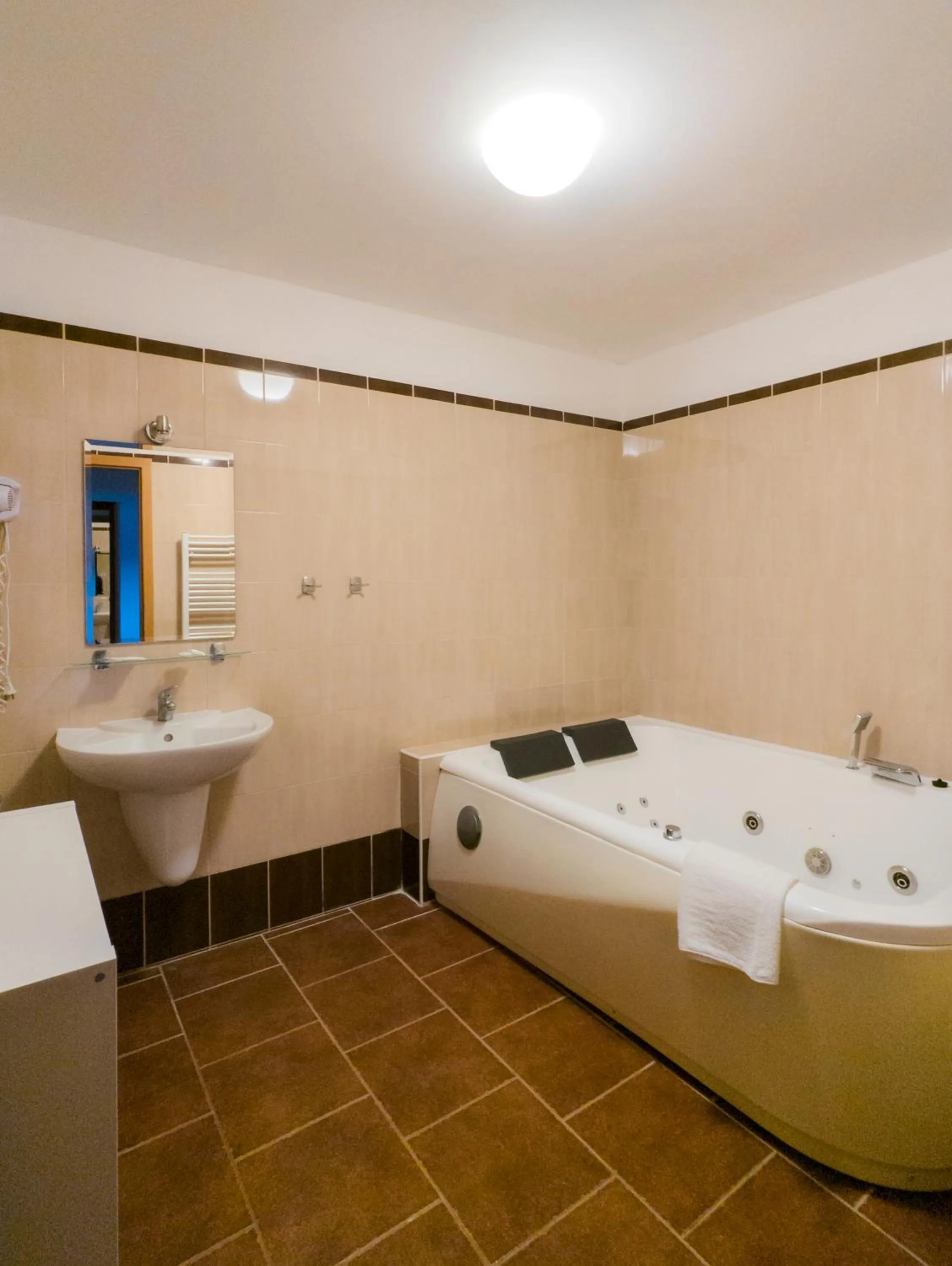 Hot Tub, Bed in Panská sýpka