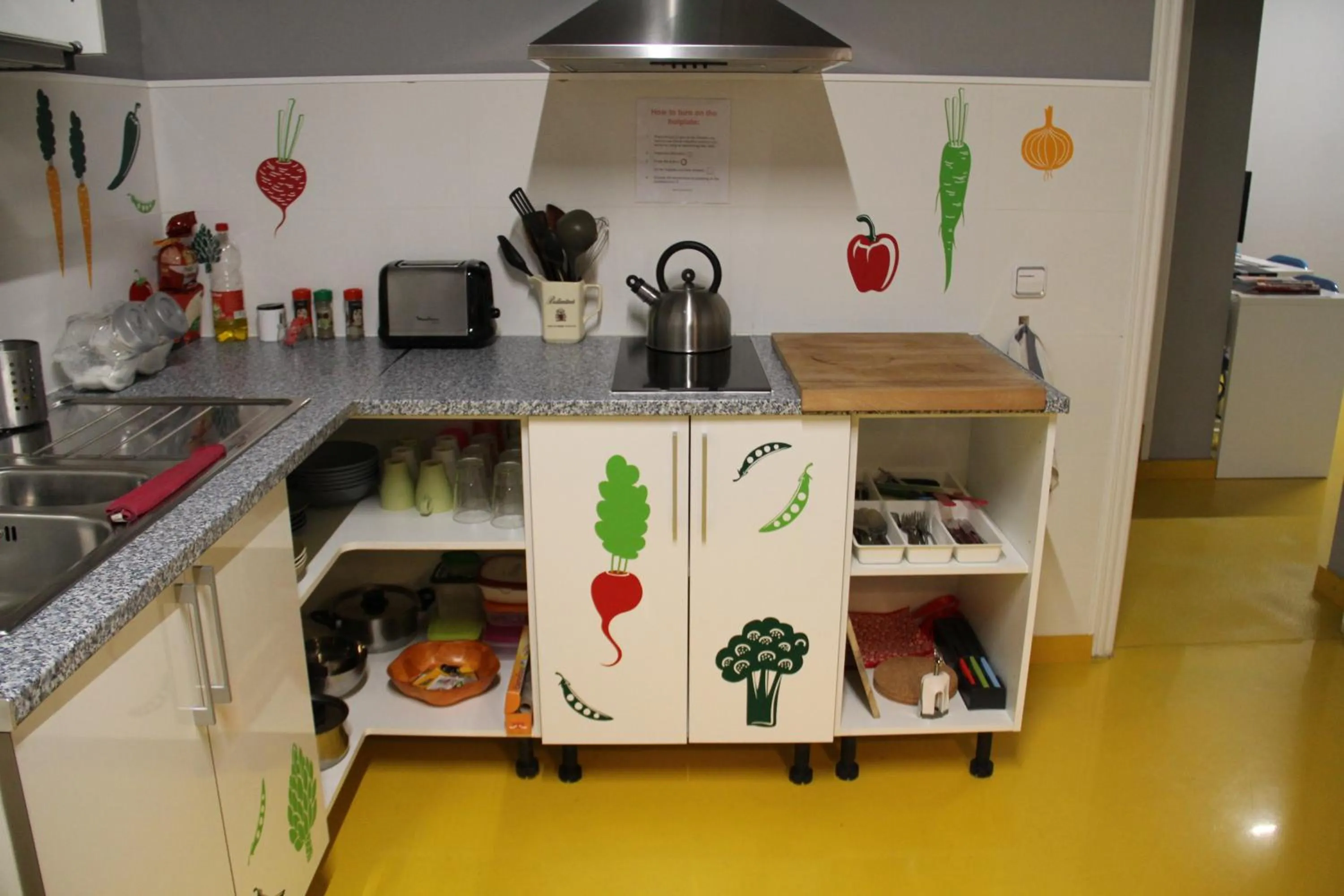 Kitchen or kitchenette in Sleep Green - Certified Eco Youth Hostel