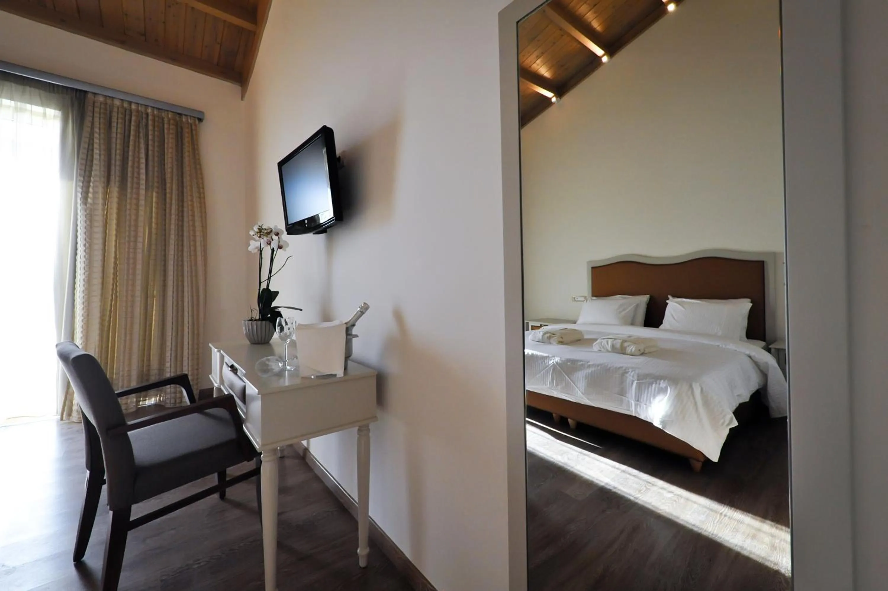 View (from property/room), Bed in Belvedere Hotel