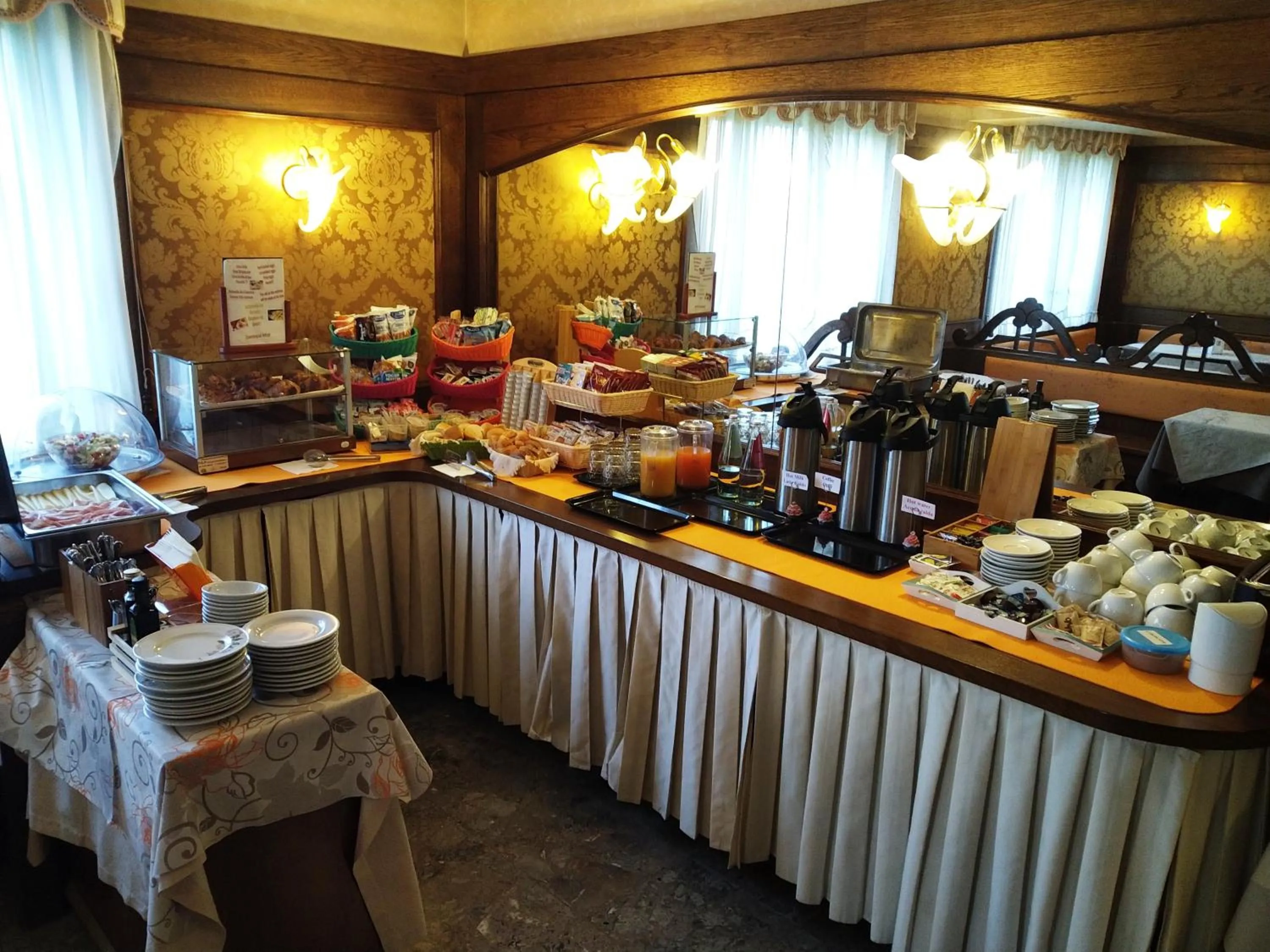 Food and drinks in Al Giardino