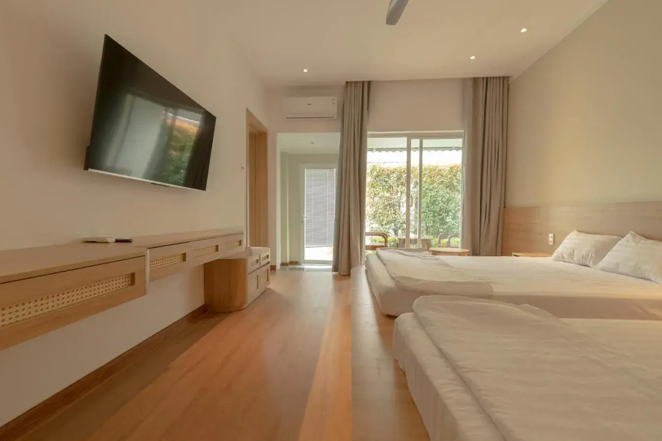 Quadruple Room with Garden View in Tây Tiến Bungalow Quadruple Room with Garden View in Tây Tiến Bungalow