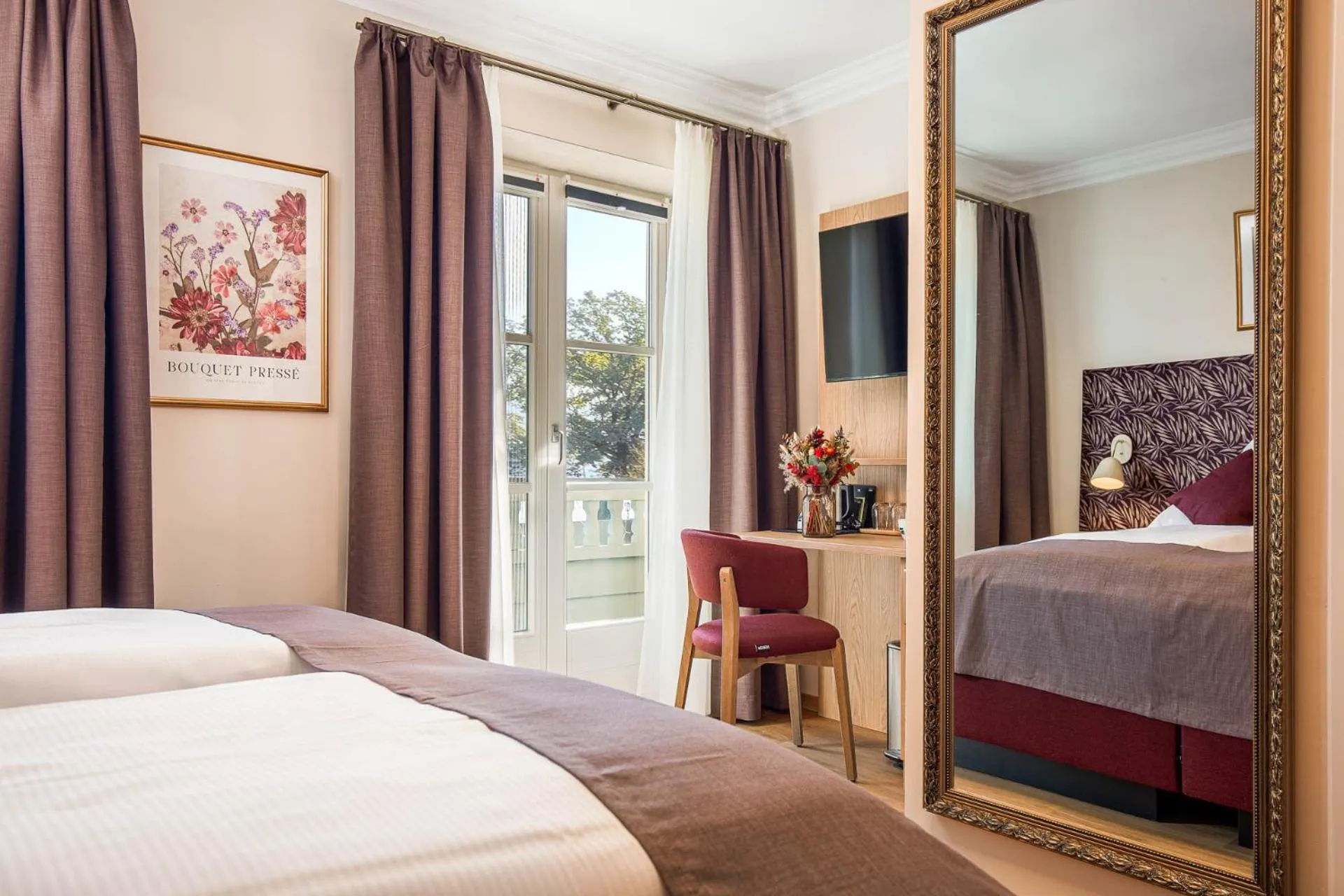 Photo of the whole room, Bed in Hotel Schlossblick Chiemsee