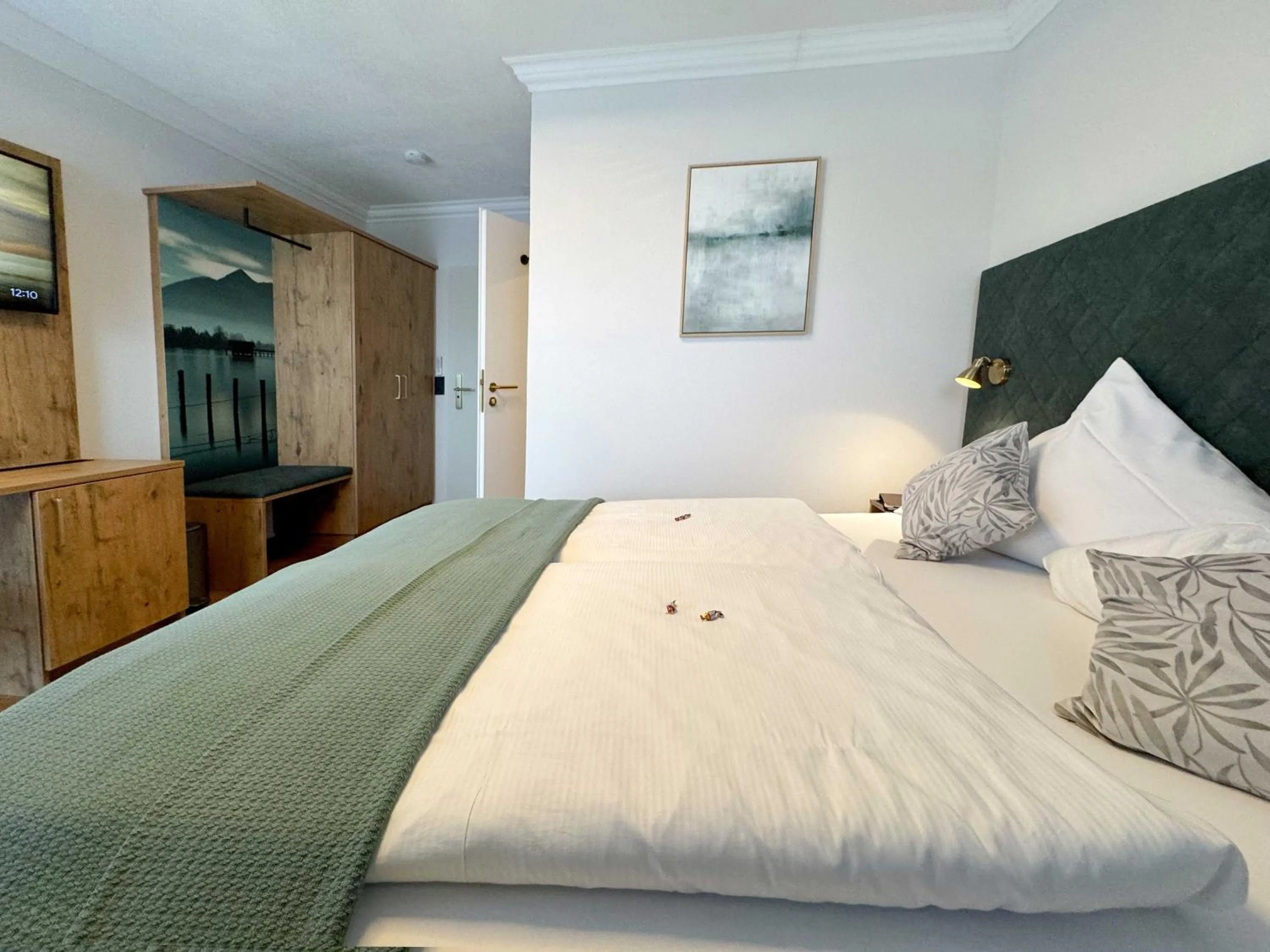 Photo of the whole room, Bed in Hotel Schlossblick Chiemsee