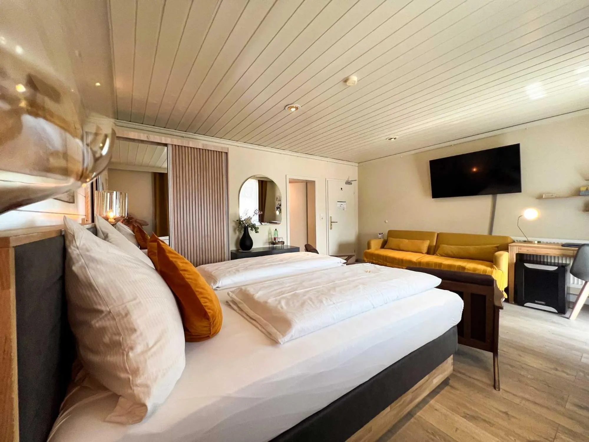 Photo of the whole room, Bed in Hotel Schlossblick Chiemsee