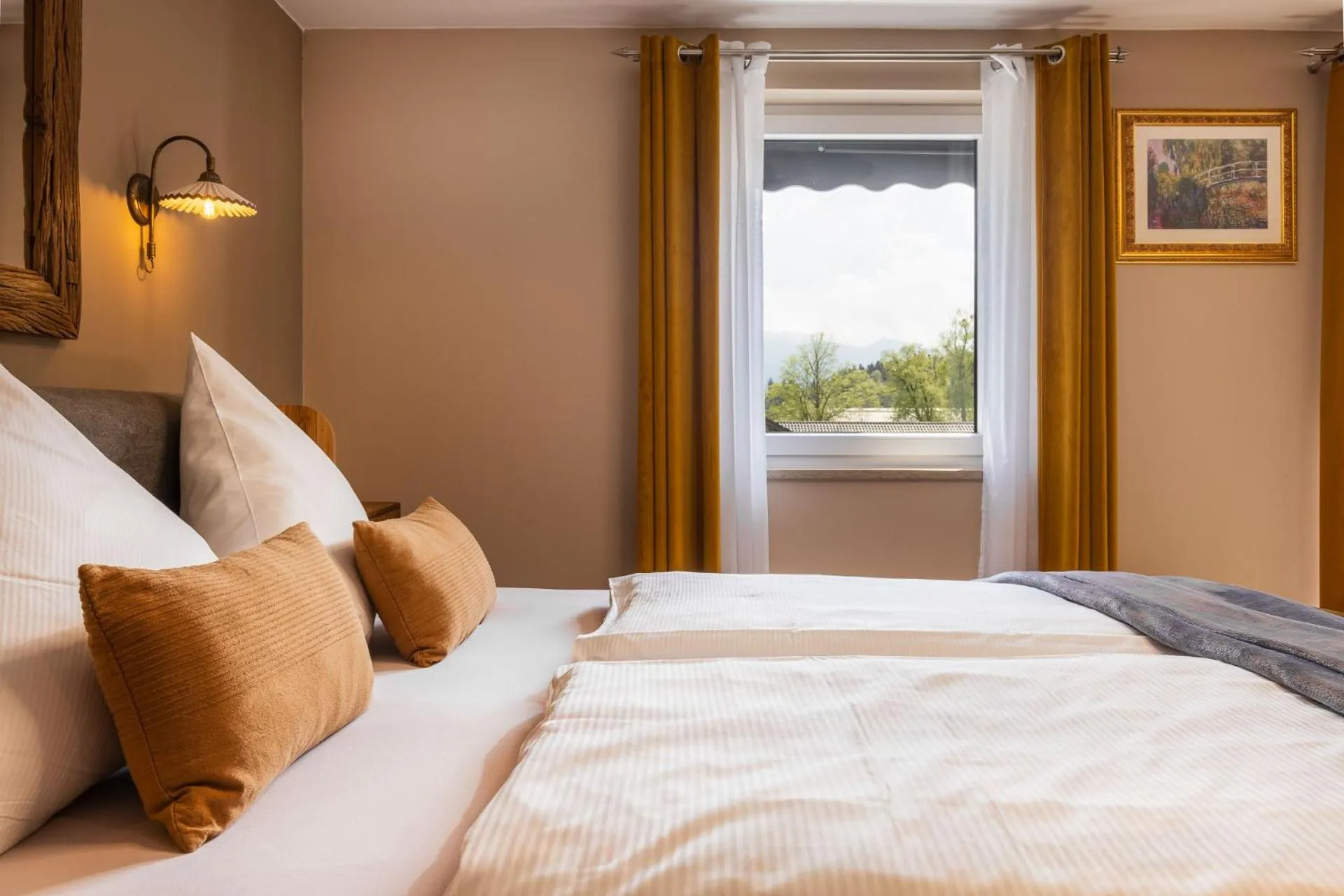 Photo of the whole room, Bed in Hotel Schlossblick Chiemsee