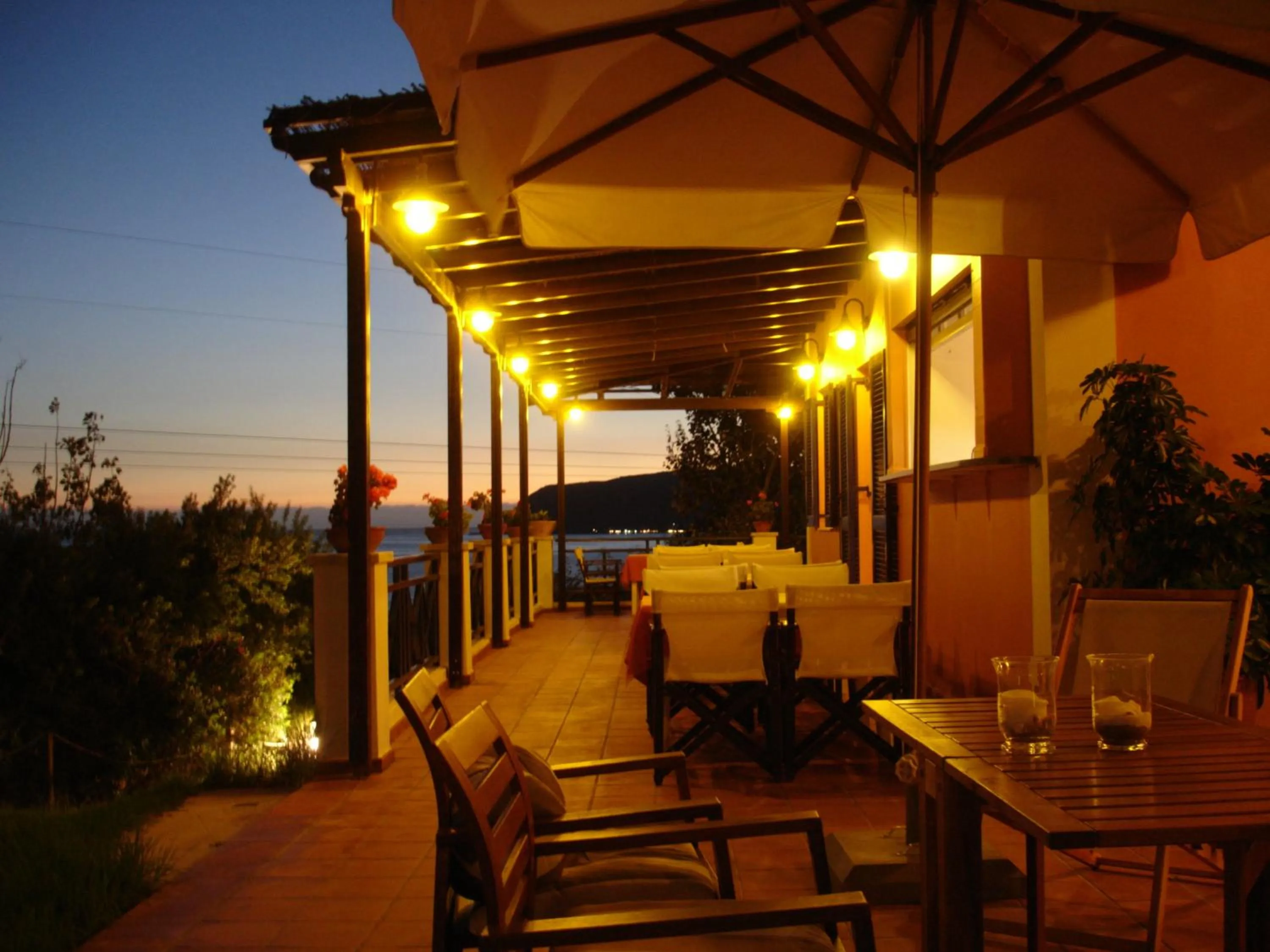 Restaurant/places to eat in Mounda Beach Hotel