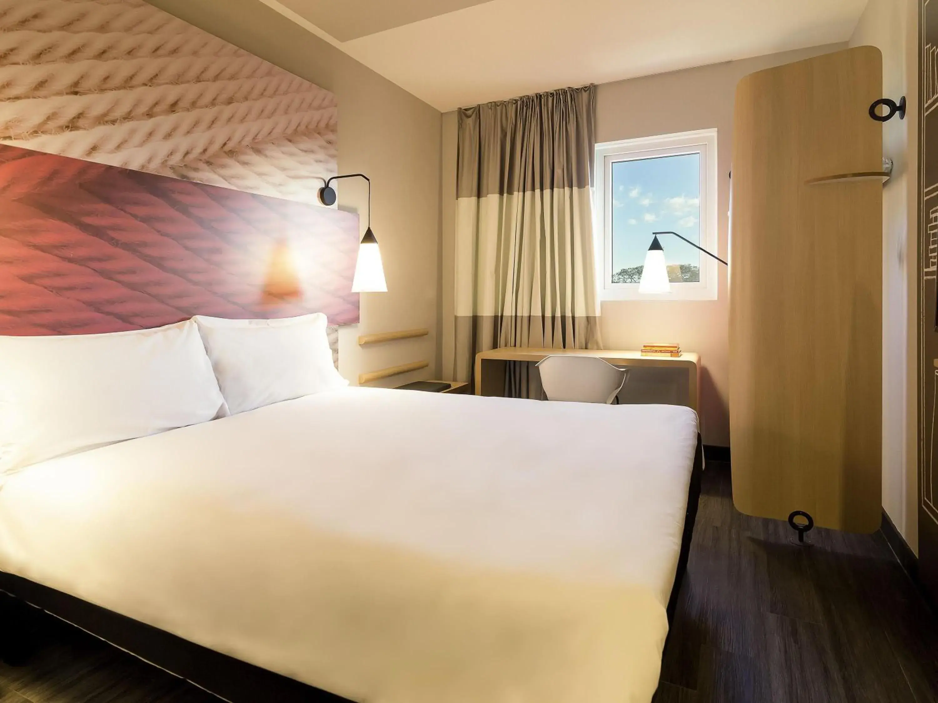 Standard Apartment with One Double Bed and One Child Bed - single occupancy in ibis Erechim Standard Apartment with One Double Bed and One Child Bed - single occupancy in ibis Erechim