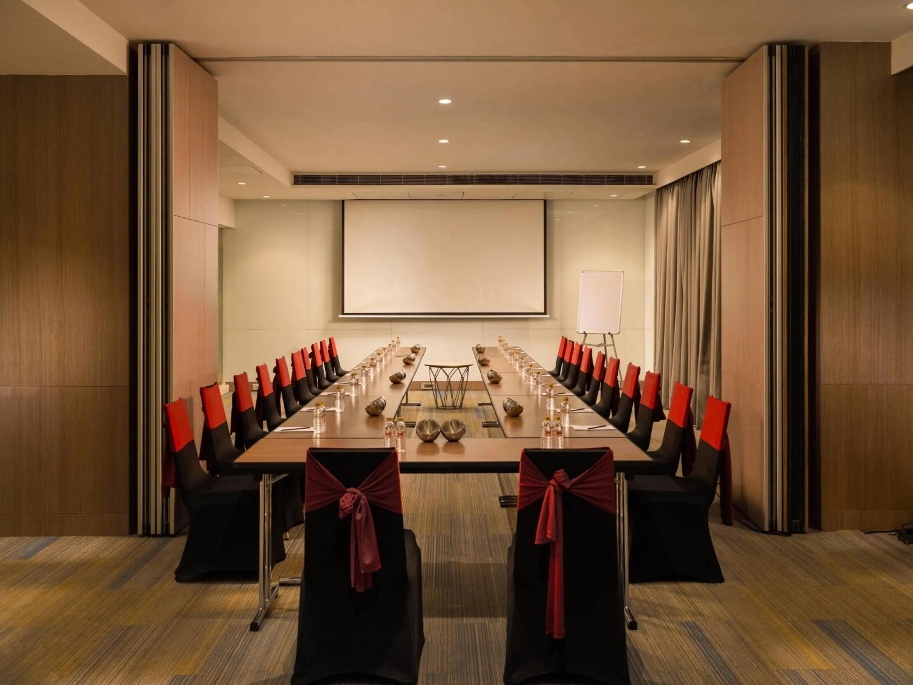 Meeting/conference room in Novotel Vijayawada Varun