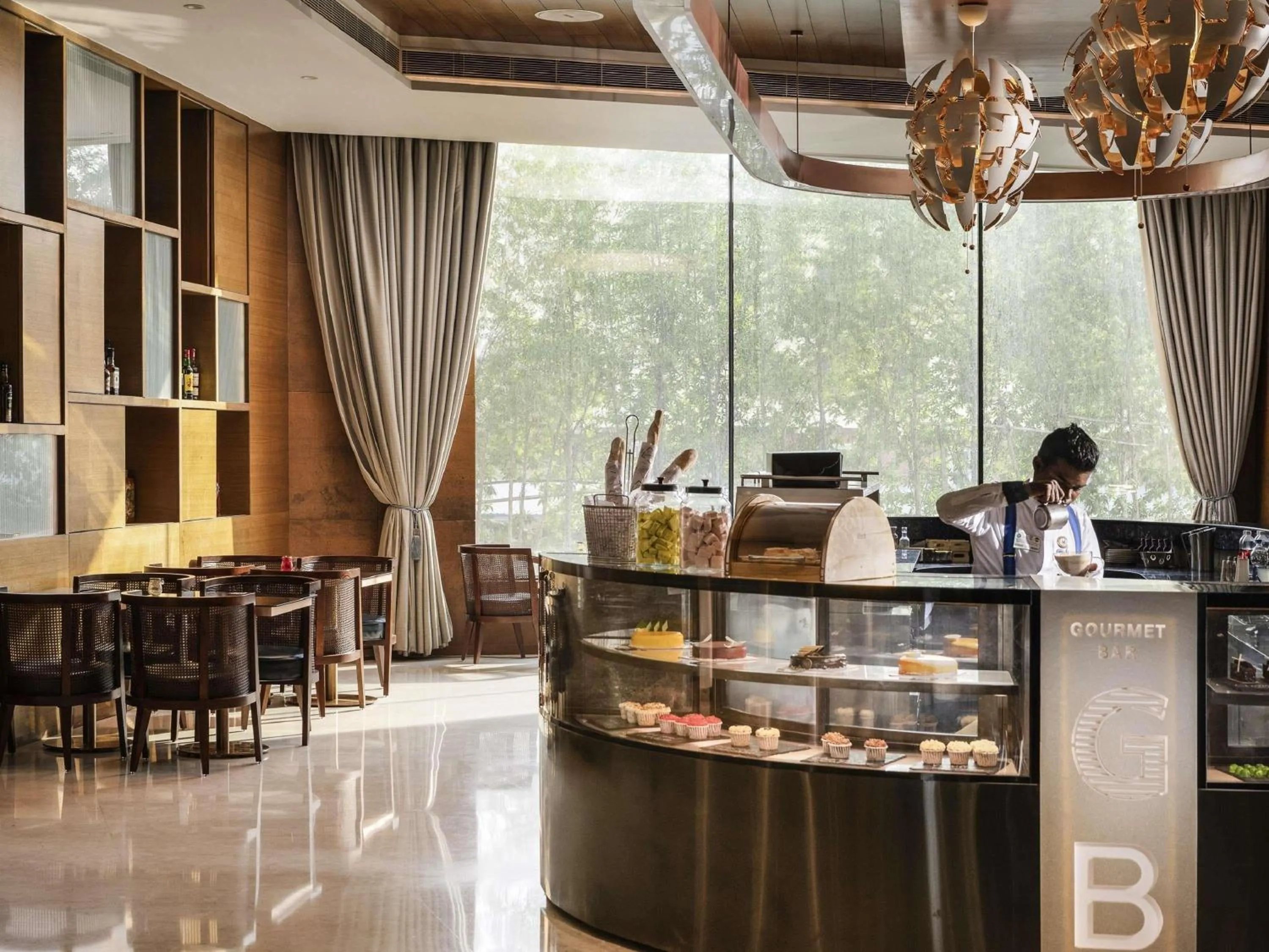 Lounge or bar in Novotel Vijayawada Varun