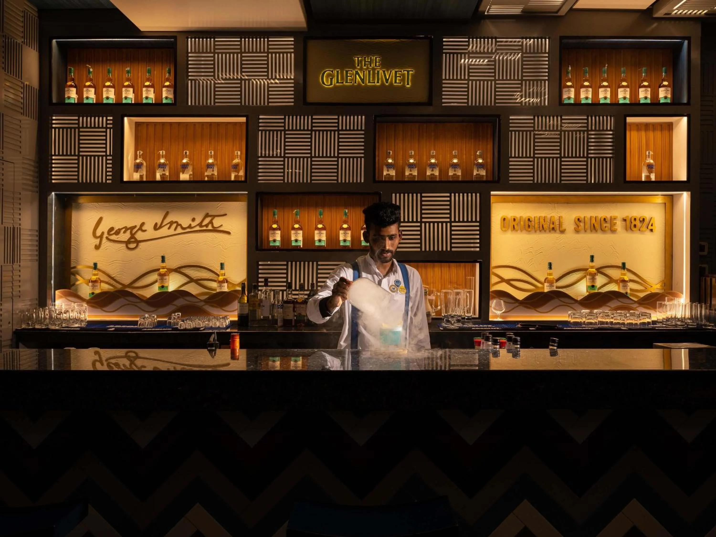 Restaurant/places to eat in Novotel Vijayawada Varun