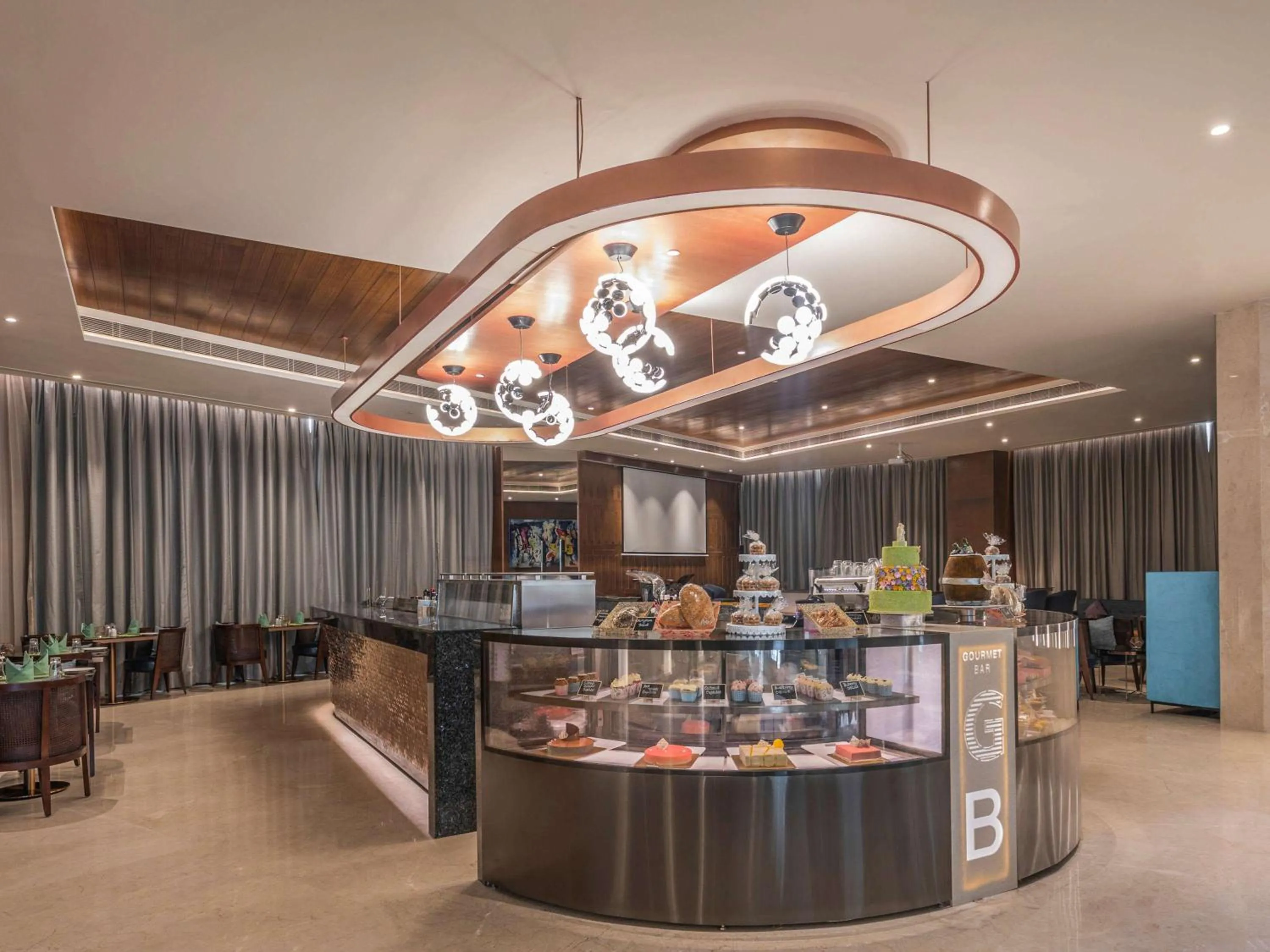 Restaurant/places to eat in Novotel Vijayawada Varun