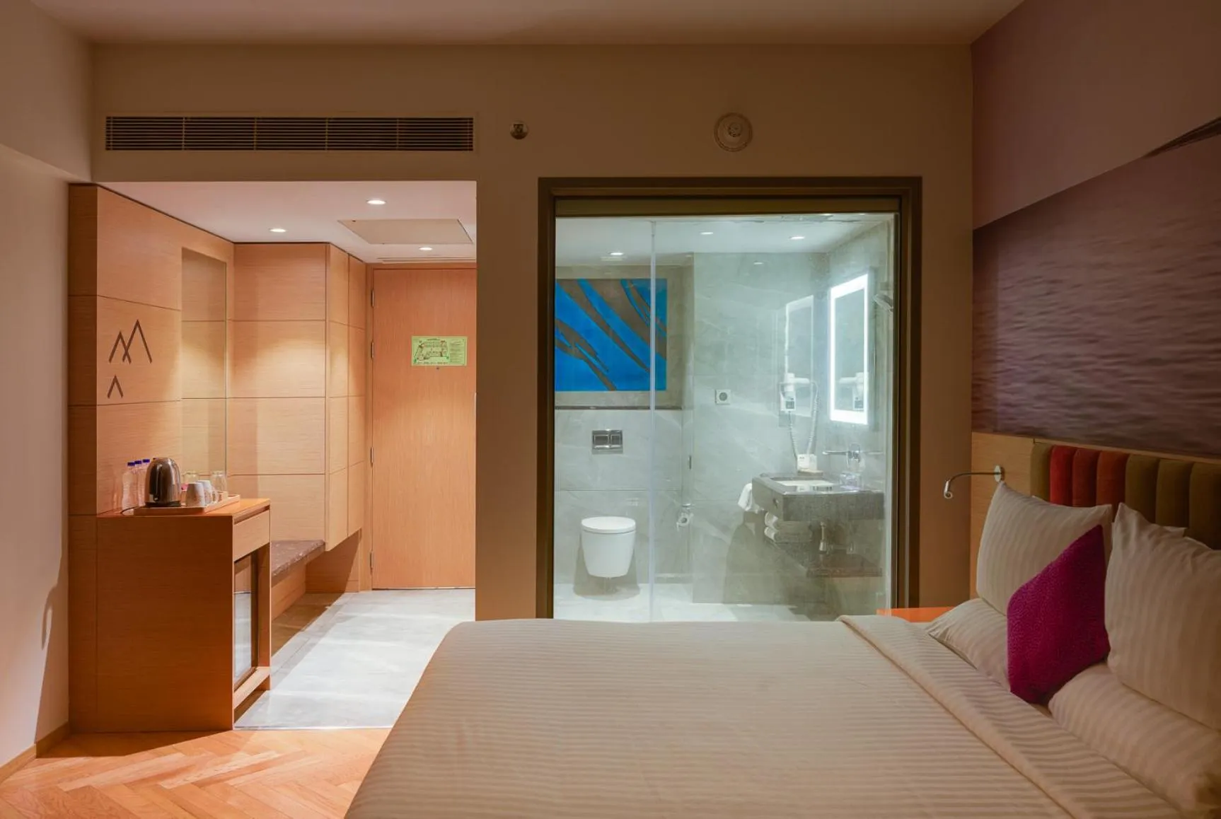 Photo of the whole room, Bed in Novotel Vijayawada Varun