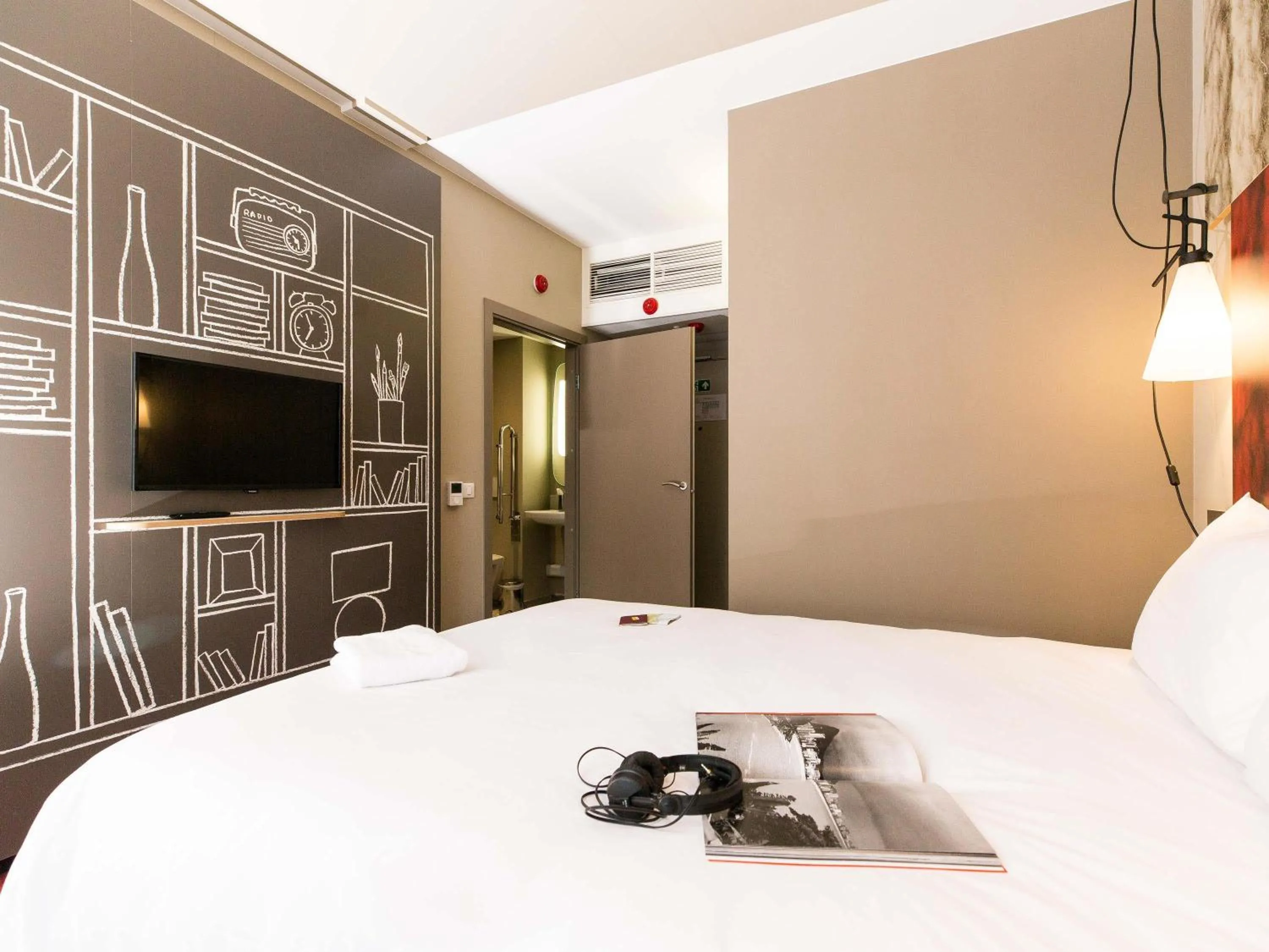 Bedroom, Bed in ibis Vilnius Centre