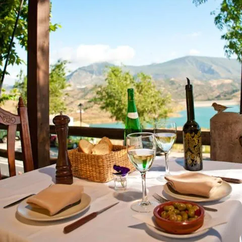 Restaurant/places to eat in Al Lago