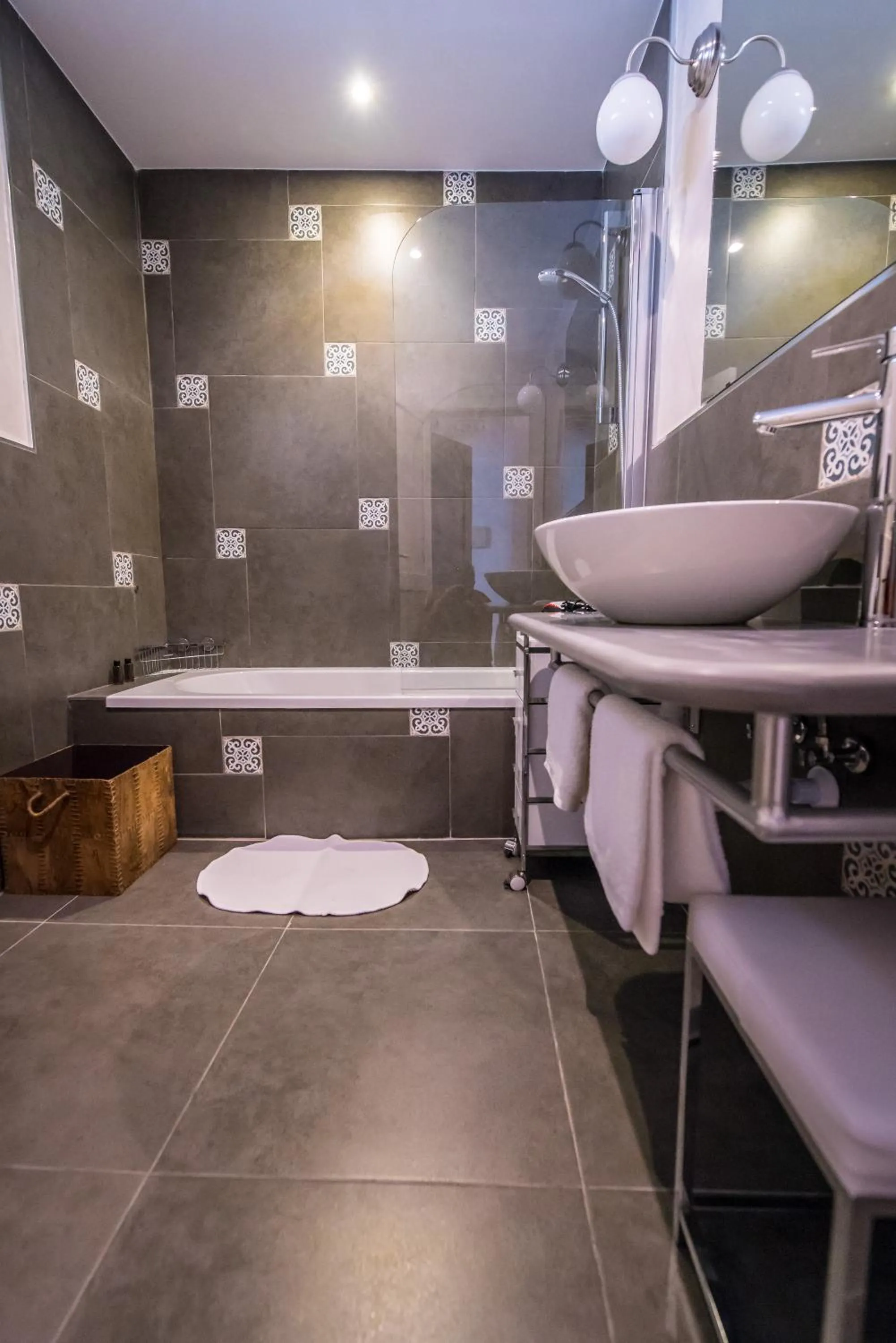 Decorative detail in Al Lago