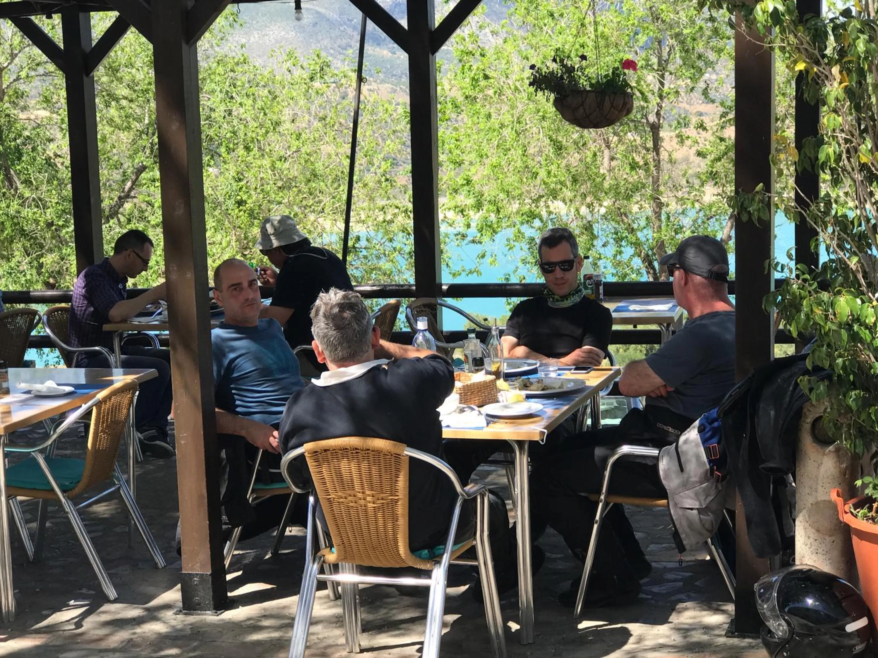 Restaurant/places to eat in Al Lago